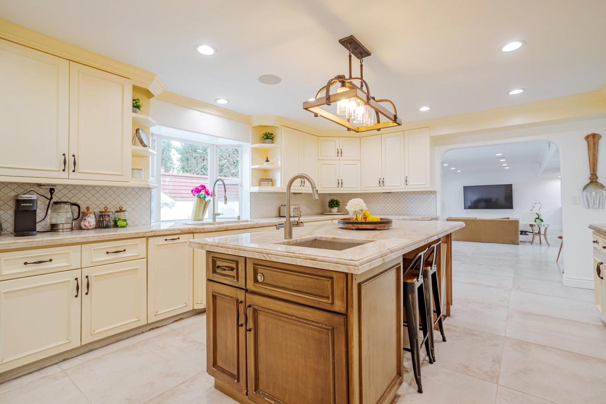 Beautiful 5 Bedroom 8 Bed Sleeps Up To 16 With Pool Near Universal Holiday home Los Angeles