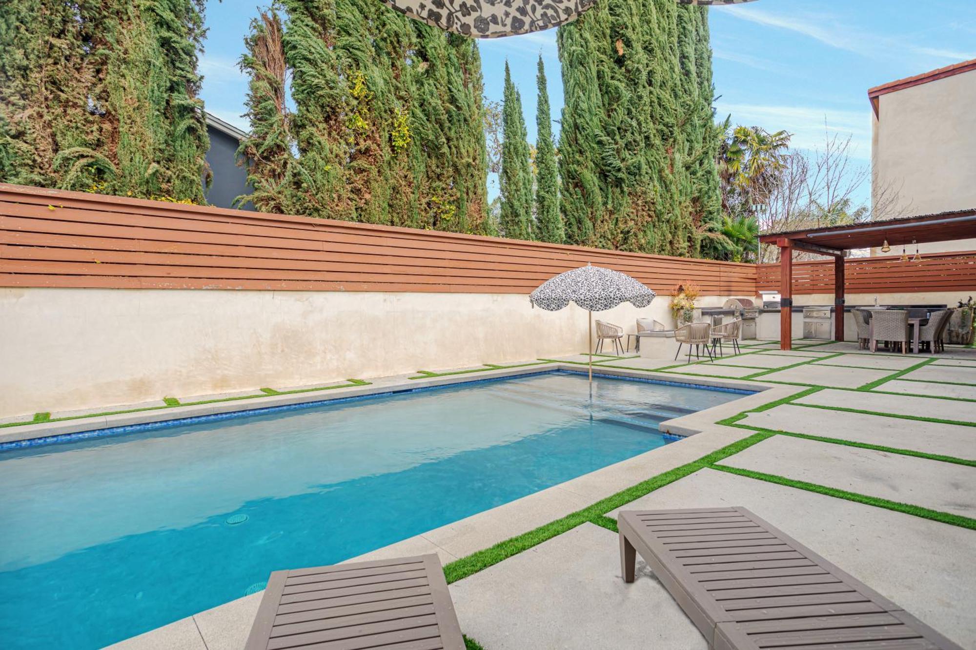 Beautiful 5 Bedroom 8 Bed Sleeps Up To 16 With Pool Near Universal *
