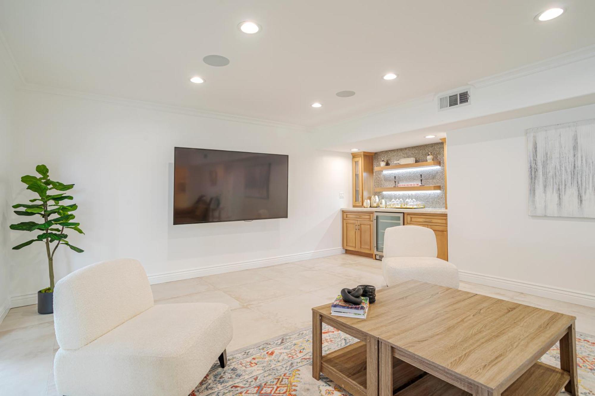 Beautiful 5 Bedroom 8 Bed Sleeps Up To 16 With Pool Near Universal