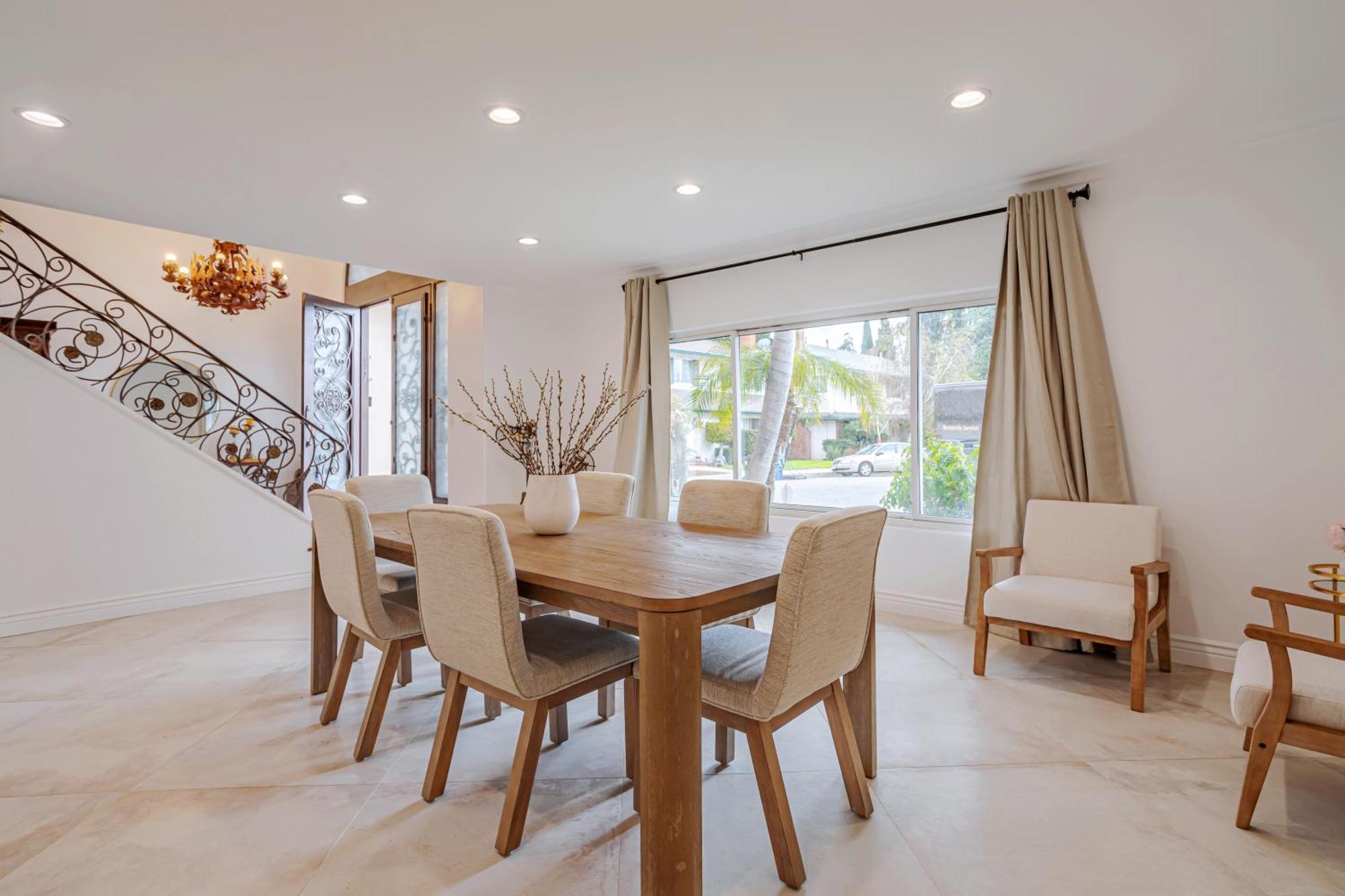 Beautiful 5 Bedroom 8 Bed Sleeps Up To 16 With Pool Near Universal Los Angeles