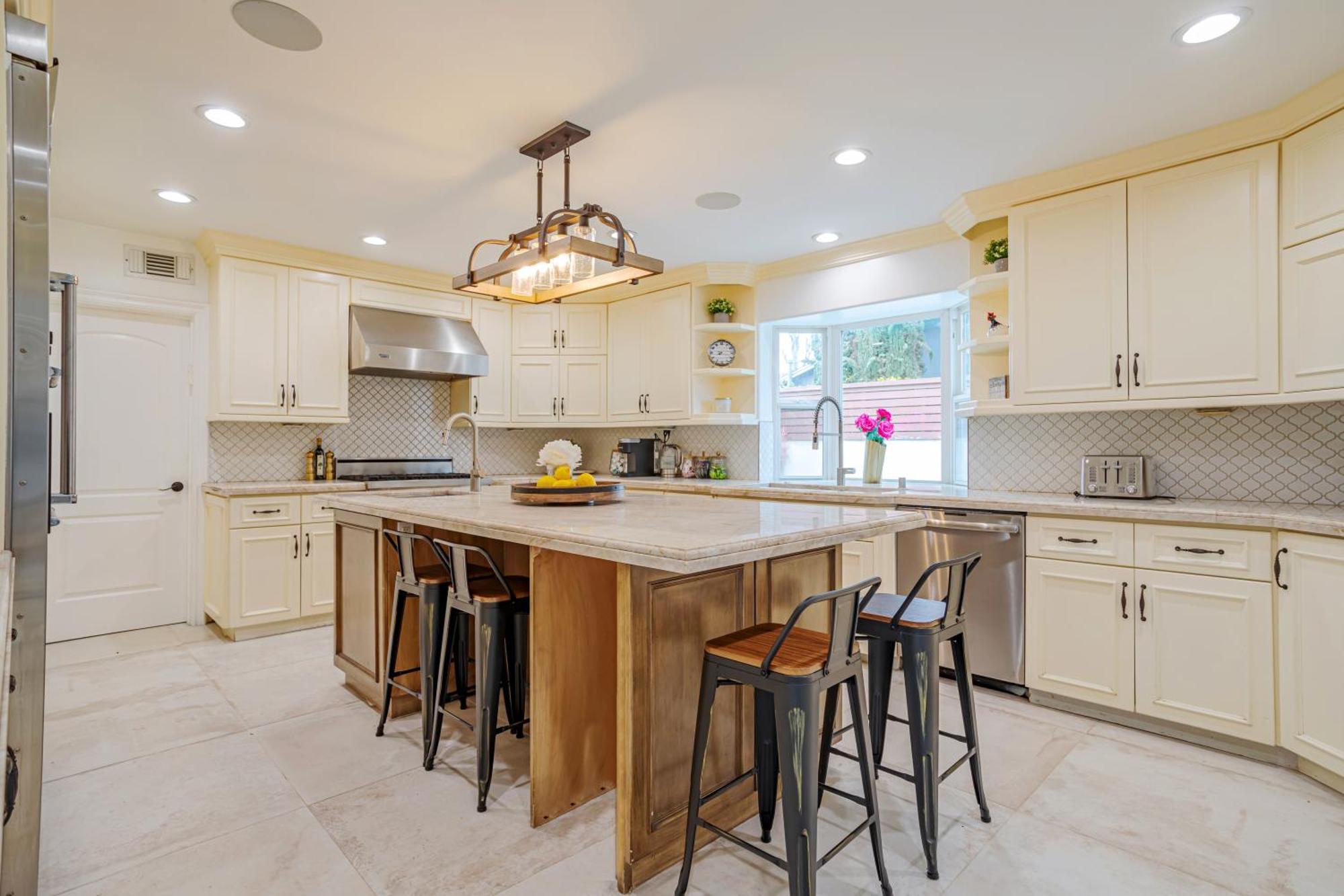 Beautiful 5 Bedroom 8 Bed Sleeps Up To 16 With Pool Near Universal