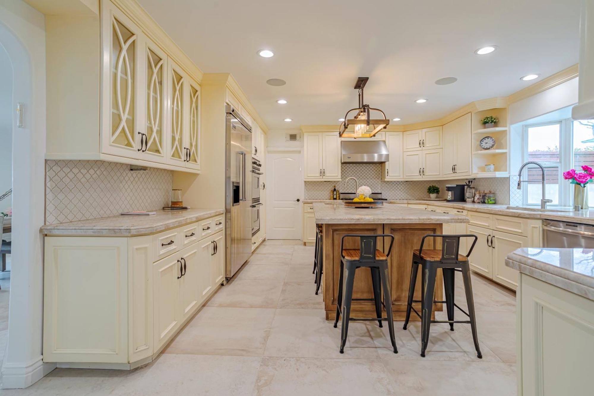 Holiday home Beautiful 5 Bedroom 8 Bed Sleeps Up To 16 With Pool Near Universal Los Angeles