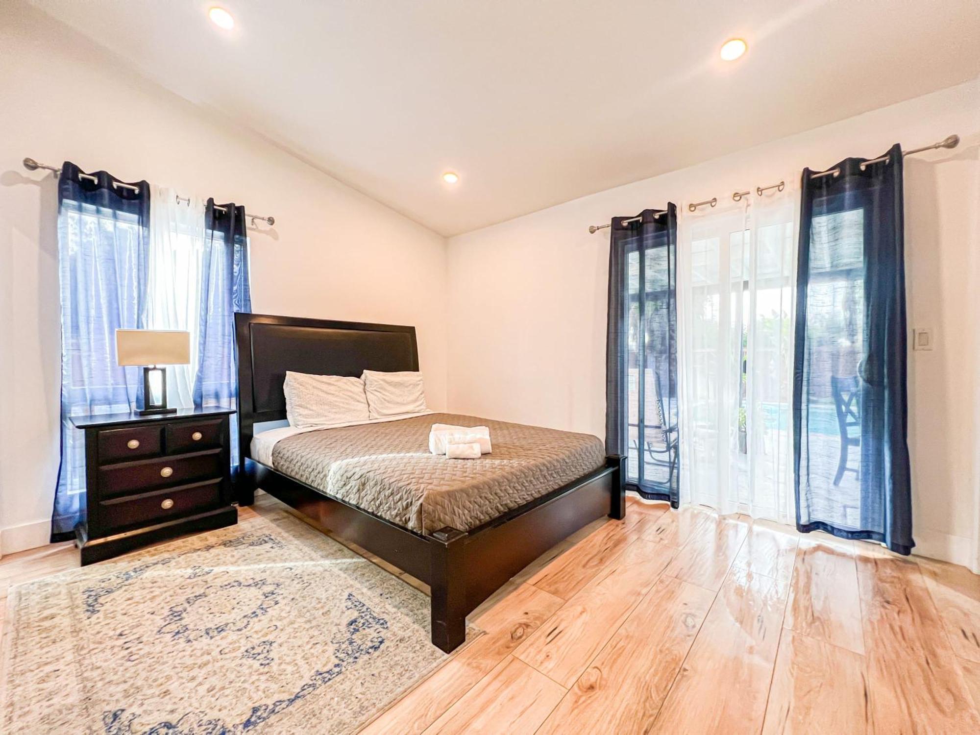 Luxurious 4br House With Swimming Pool -fb *