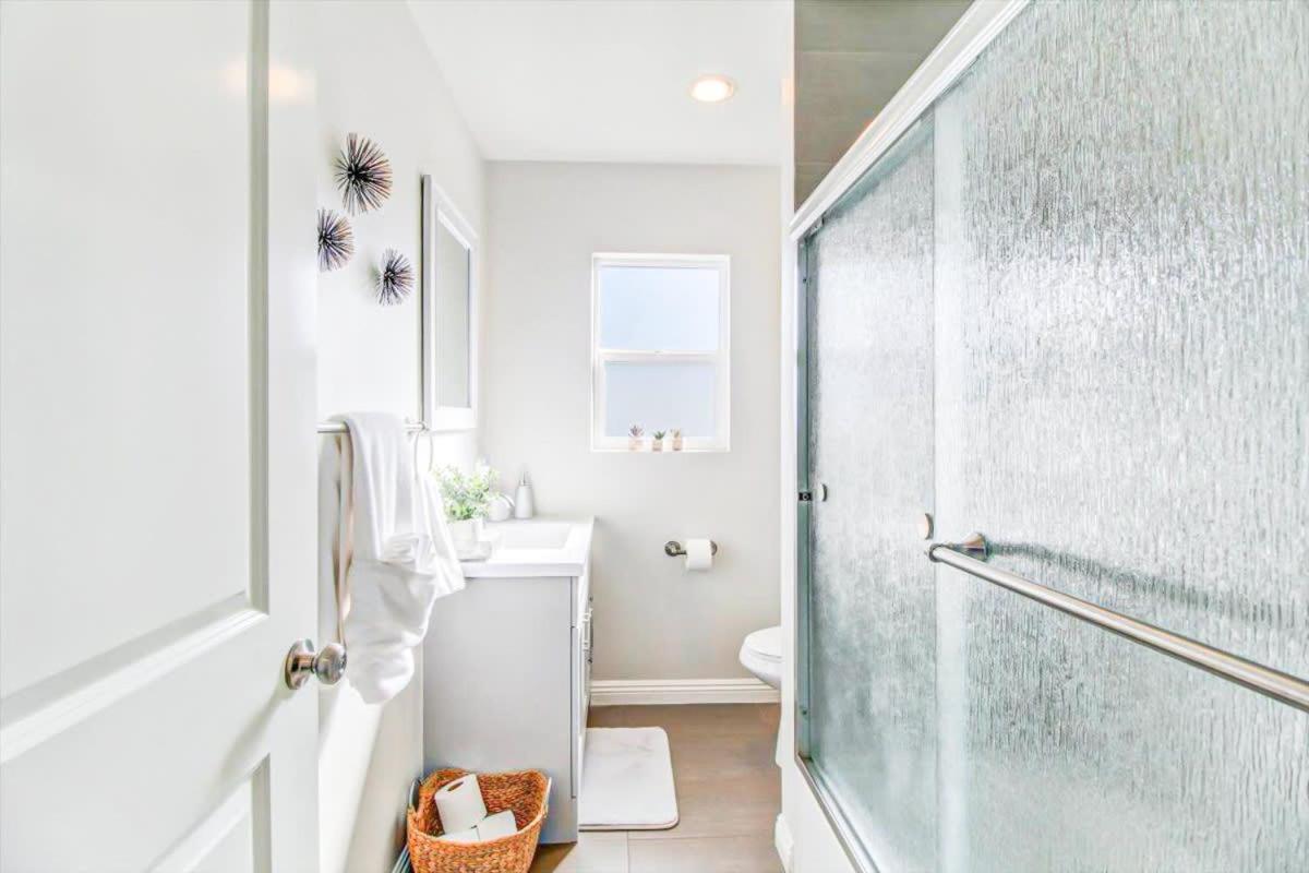 Modern 2-bedroom Haven In The Heart Of La- Hud-vp Holiday home Los Angeles