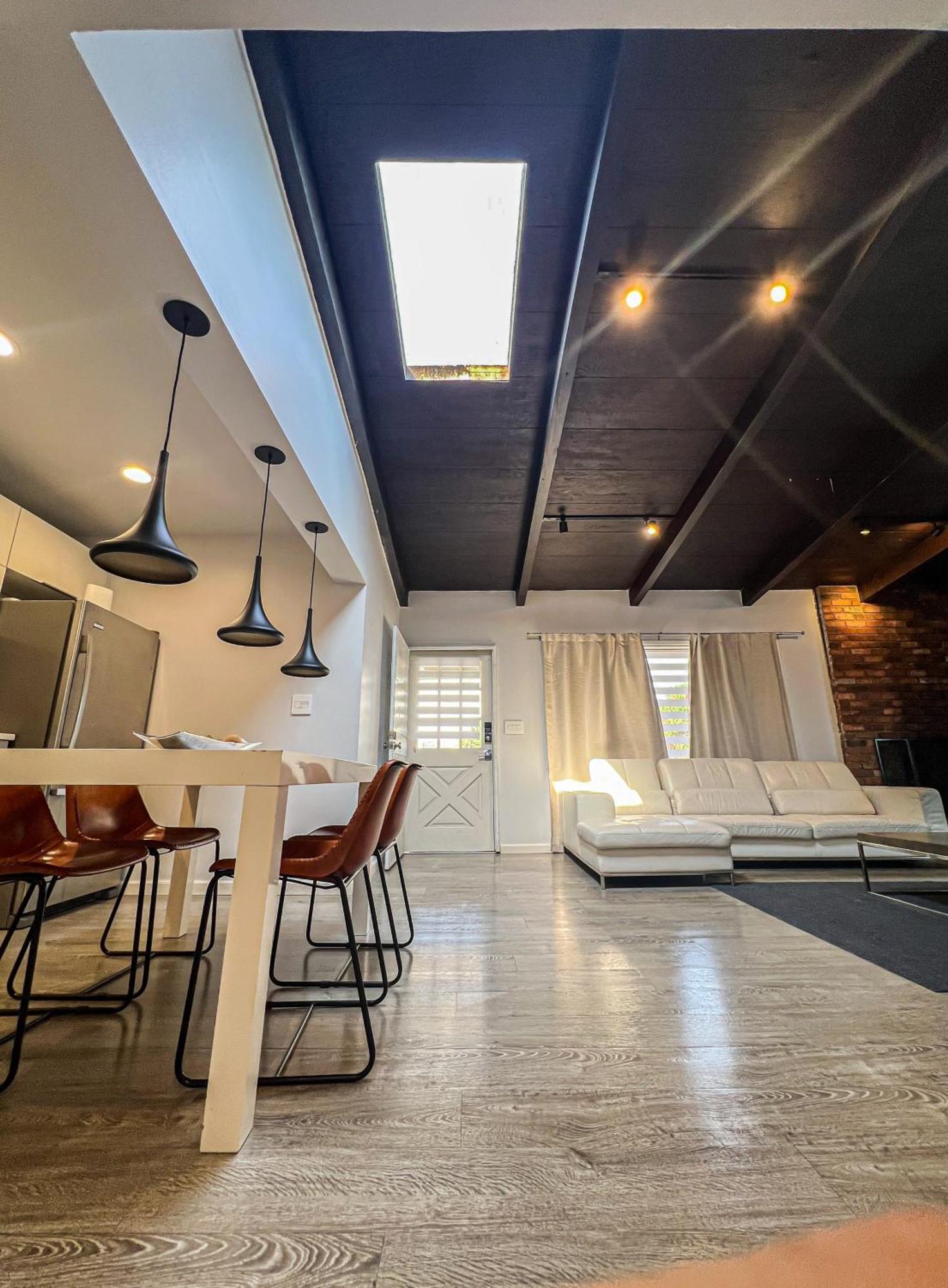 Spacious 2br Unit In An Outstanding Location Holiday home Los Angeles