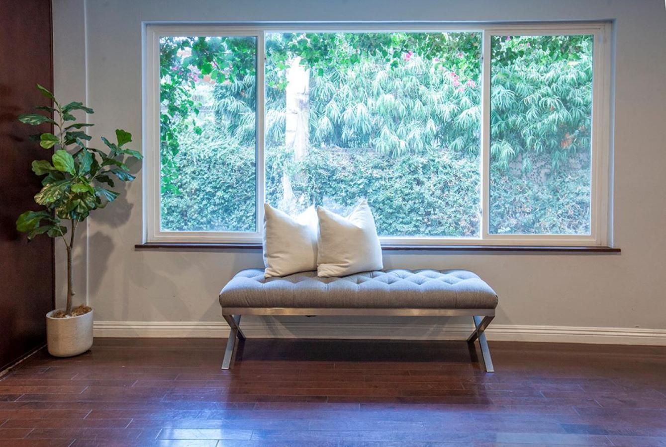 Charming Duplex In Sherman Oaks