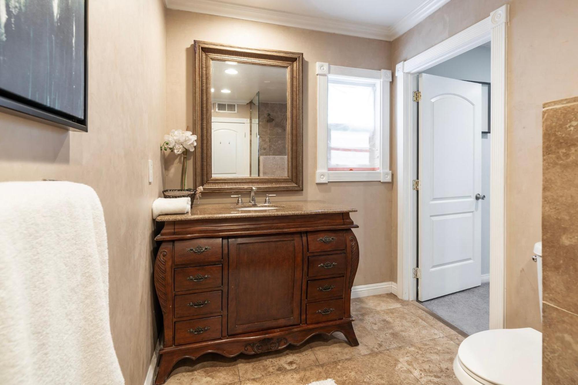 Charming Duplex In Sherman Oaks Holiday home *