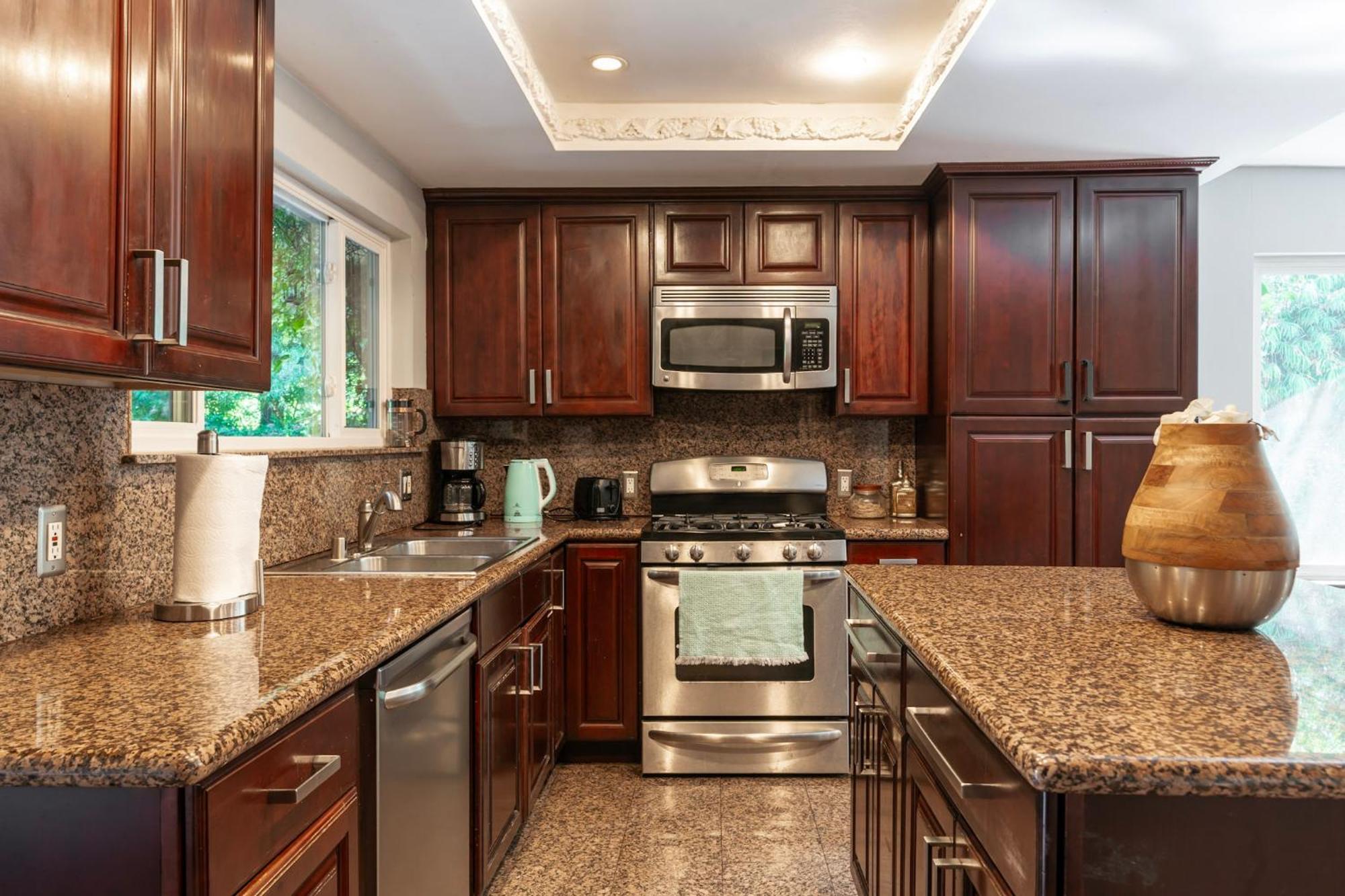 Charming Duplex In Sherman Oaks