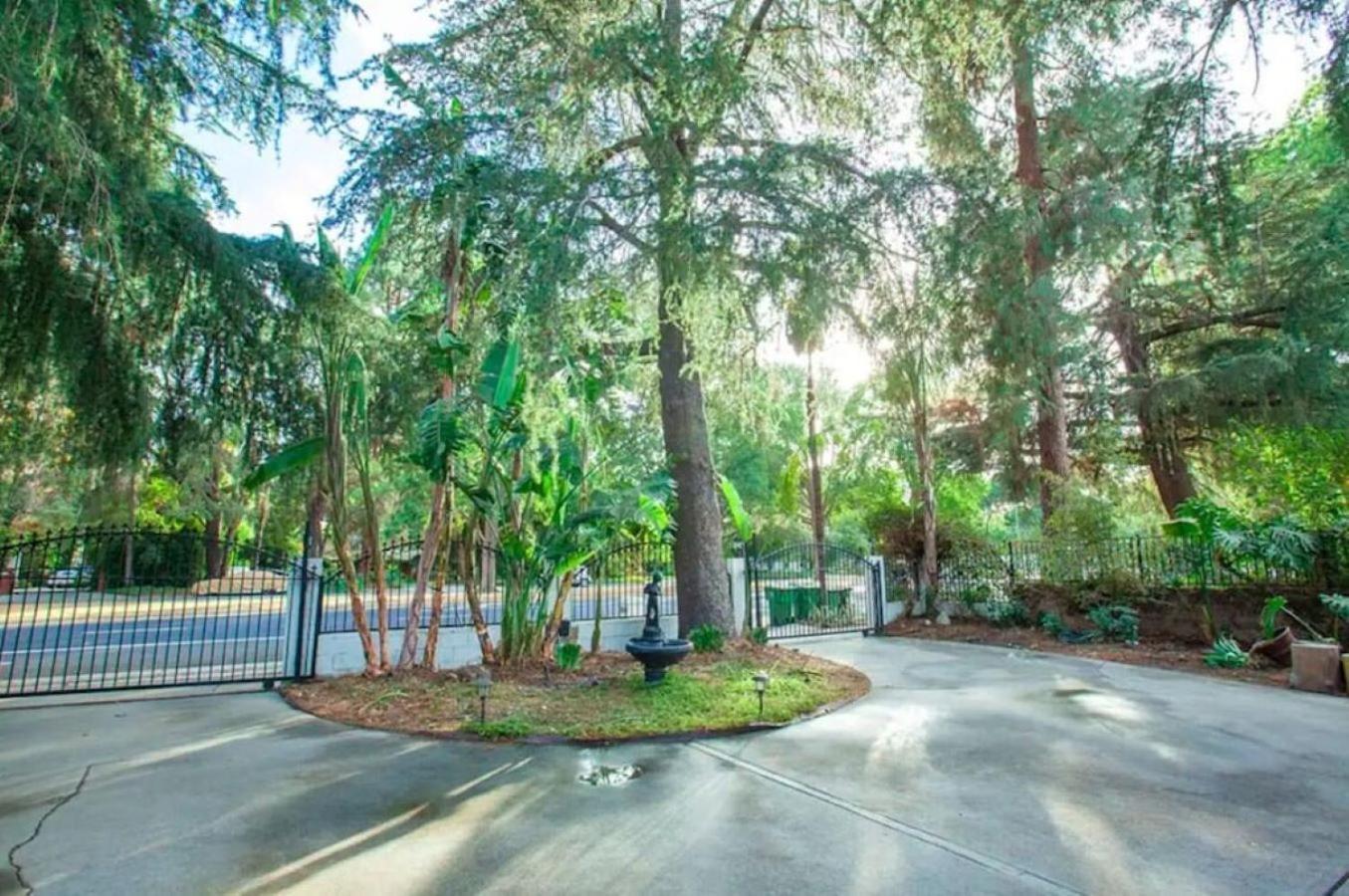 Charming Duplex In Sherman Oaks Los Angeles