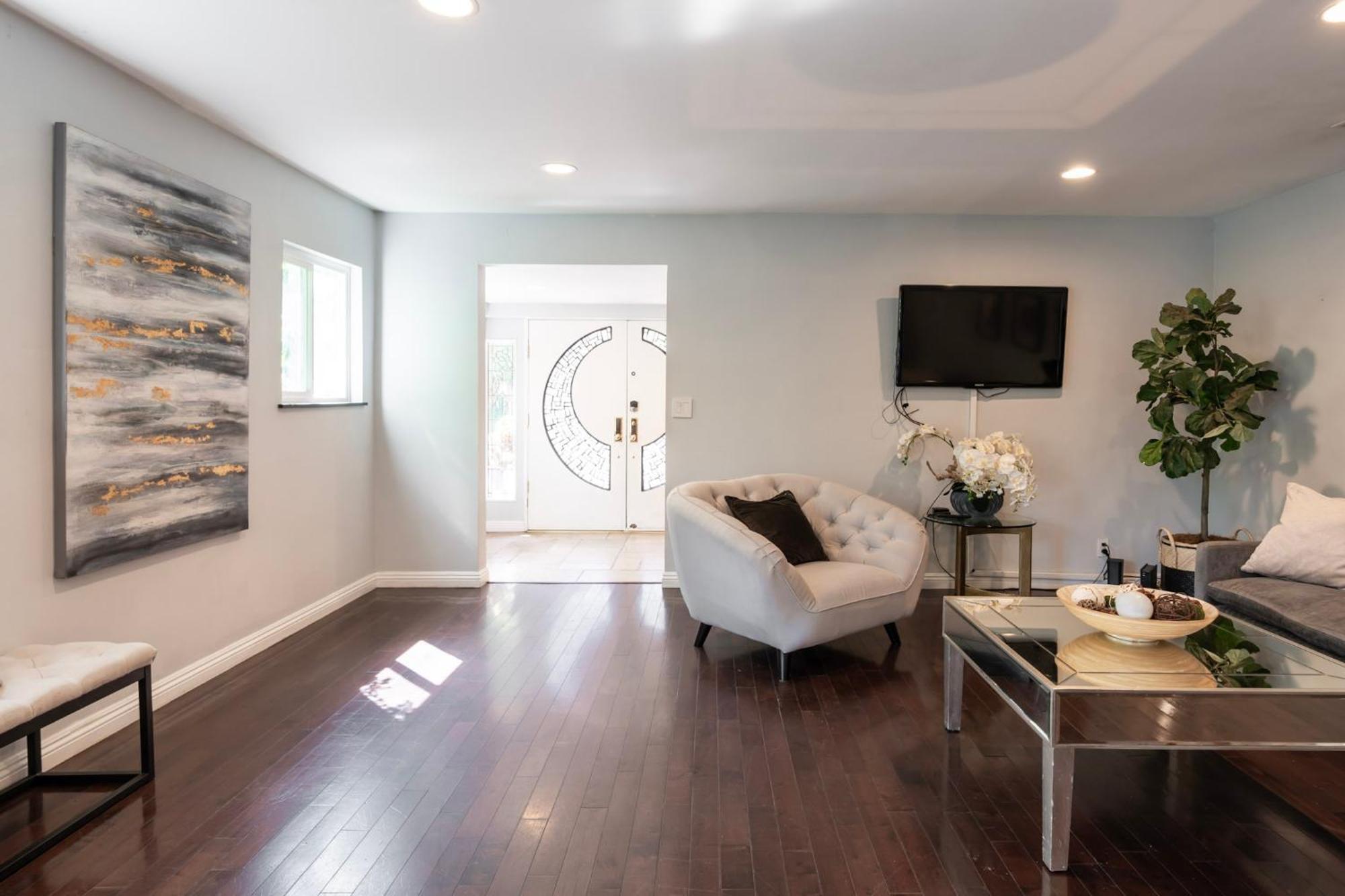 Charming Duplex In Sherman Oaks Holiday home *