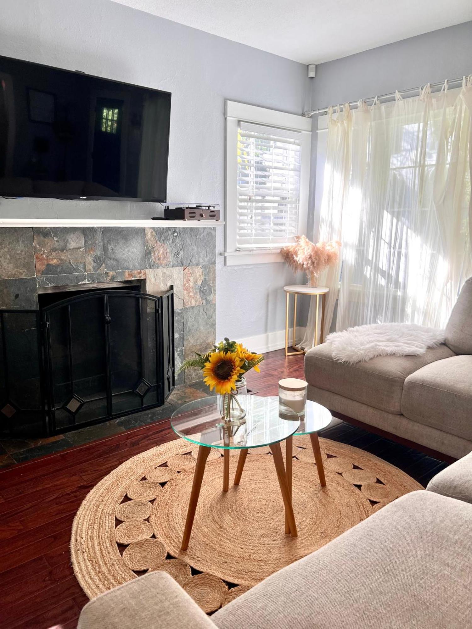 Holiday home Hollywood House With Parking - Walk To Attractions