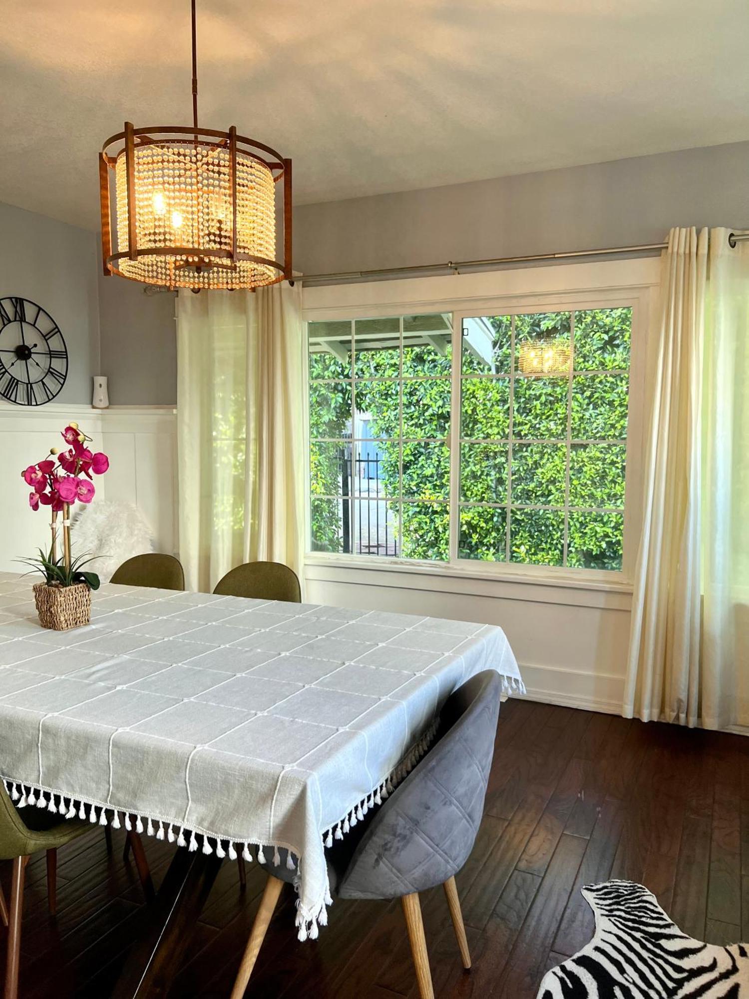 Hollywood House With Parking - Walk To Attractions Holiday home