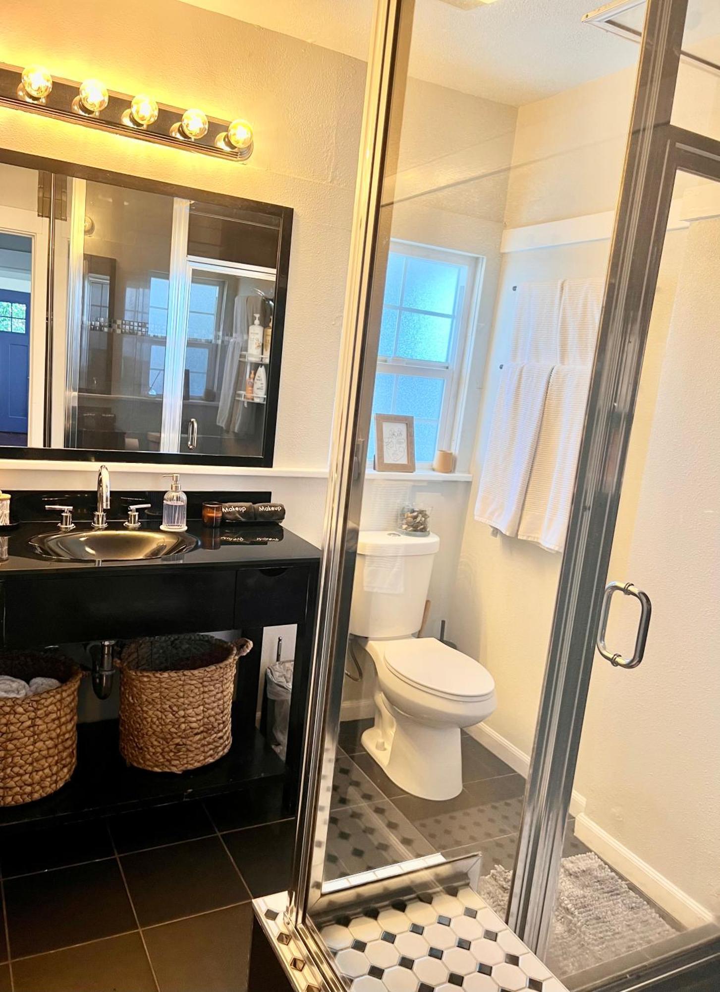 Holiday home Hollywood House With Parking - Walk To Attractions *