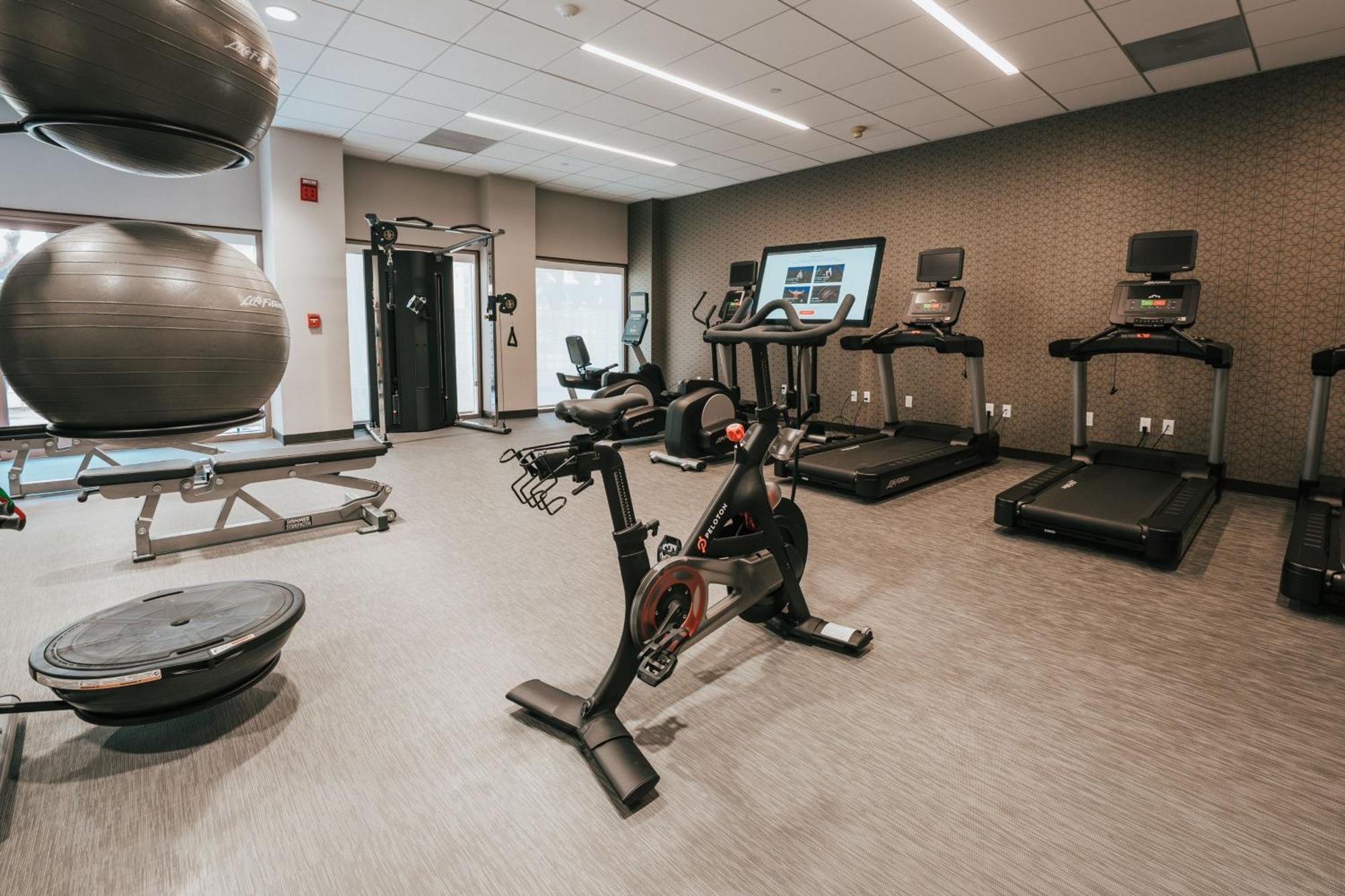 Courtyard By Marriott Angeles Lax / Century Boulevard Hotel