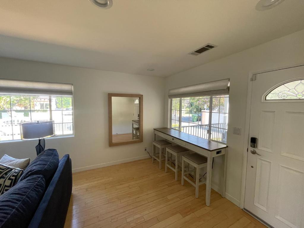 Charming Bright Traditional In Sherman Oaks *