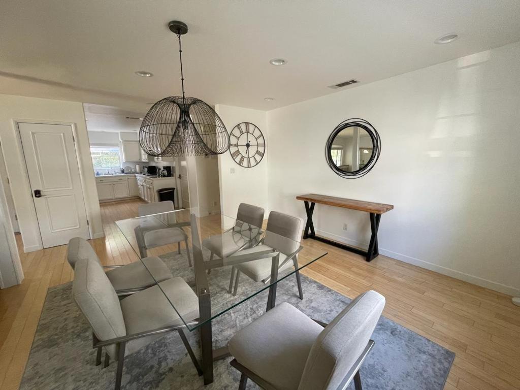 Charming Bright Traditional In Sherman Oaks *
