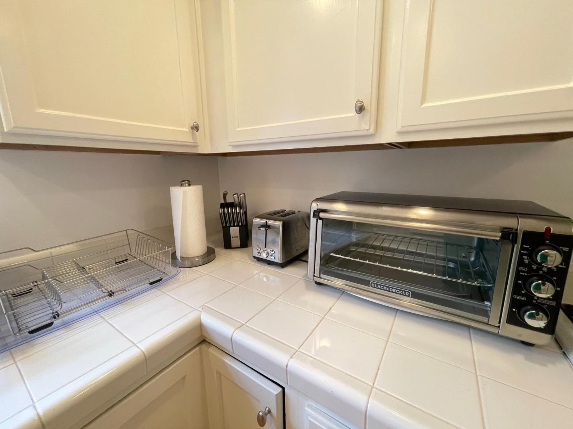 Charming Bright Traditional In Sherman Oaks