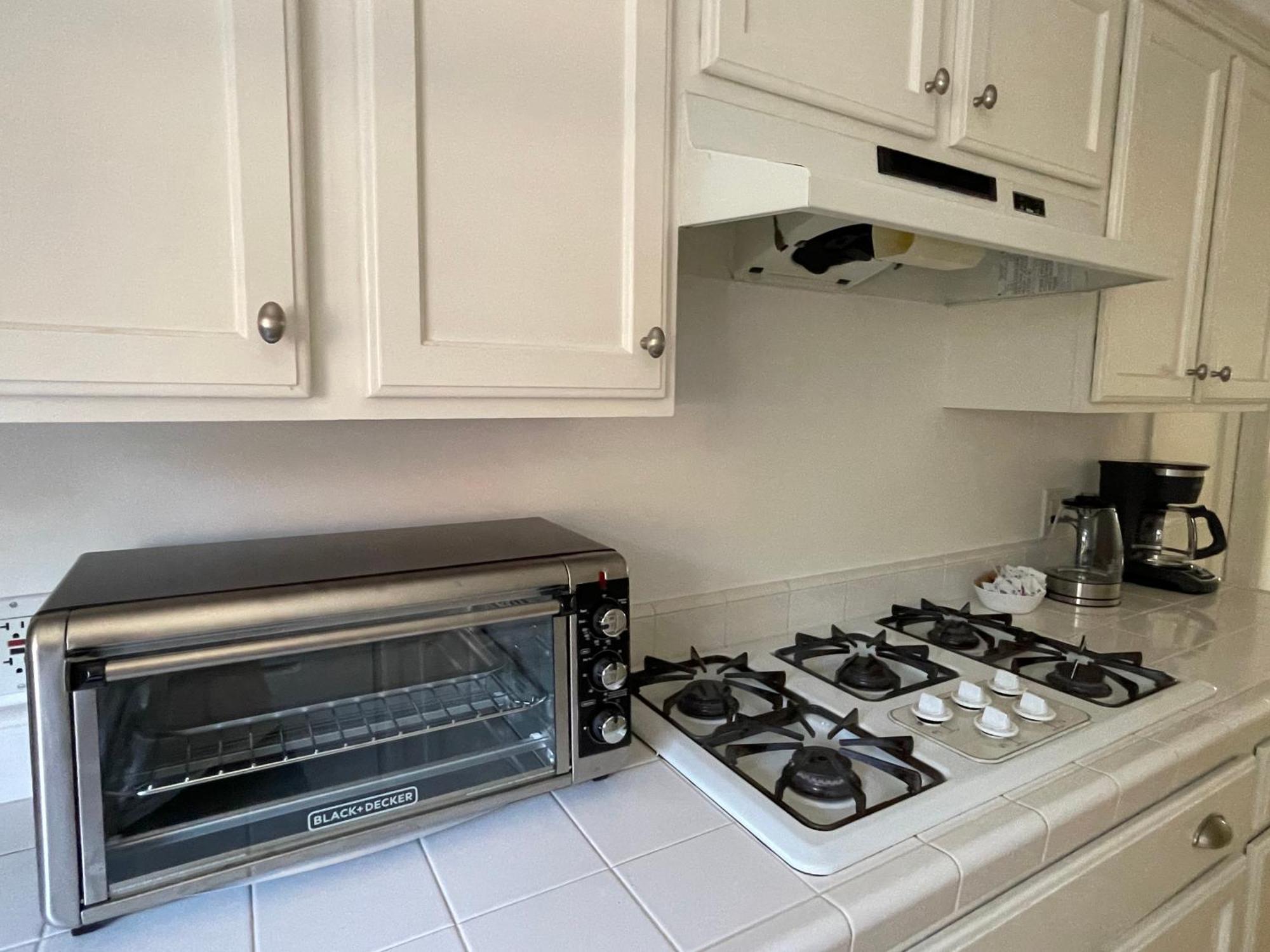 Charming Bright Traditional In Sherman Oaks * Los Angeles