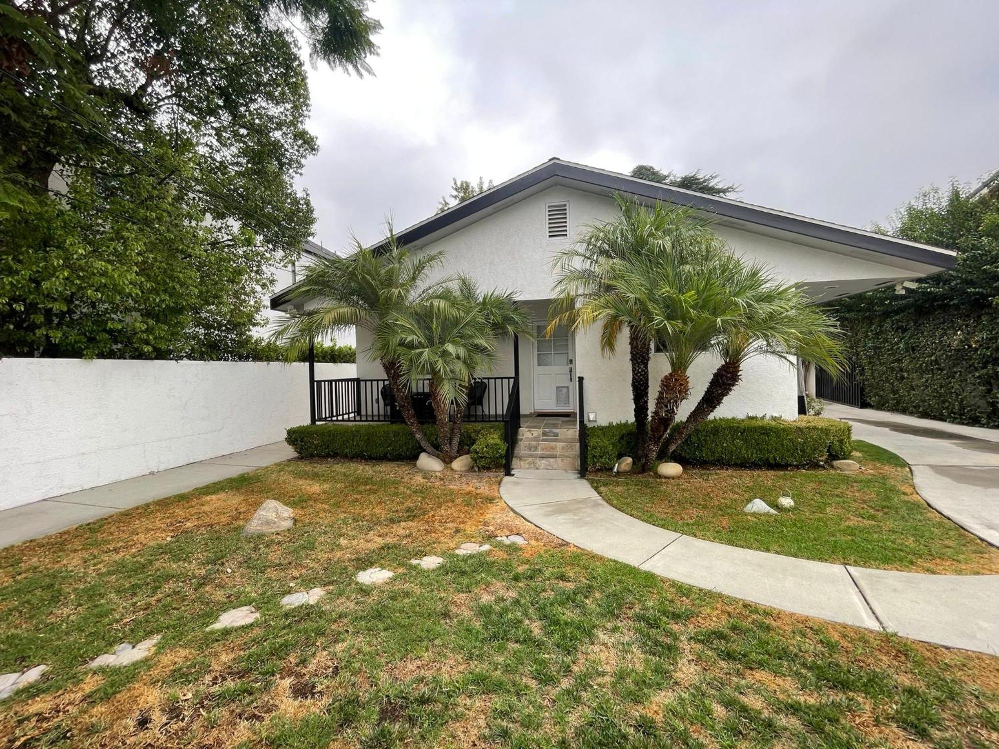 Charming Bright Traditional In Sherman Oaks Homestay *