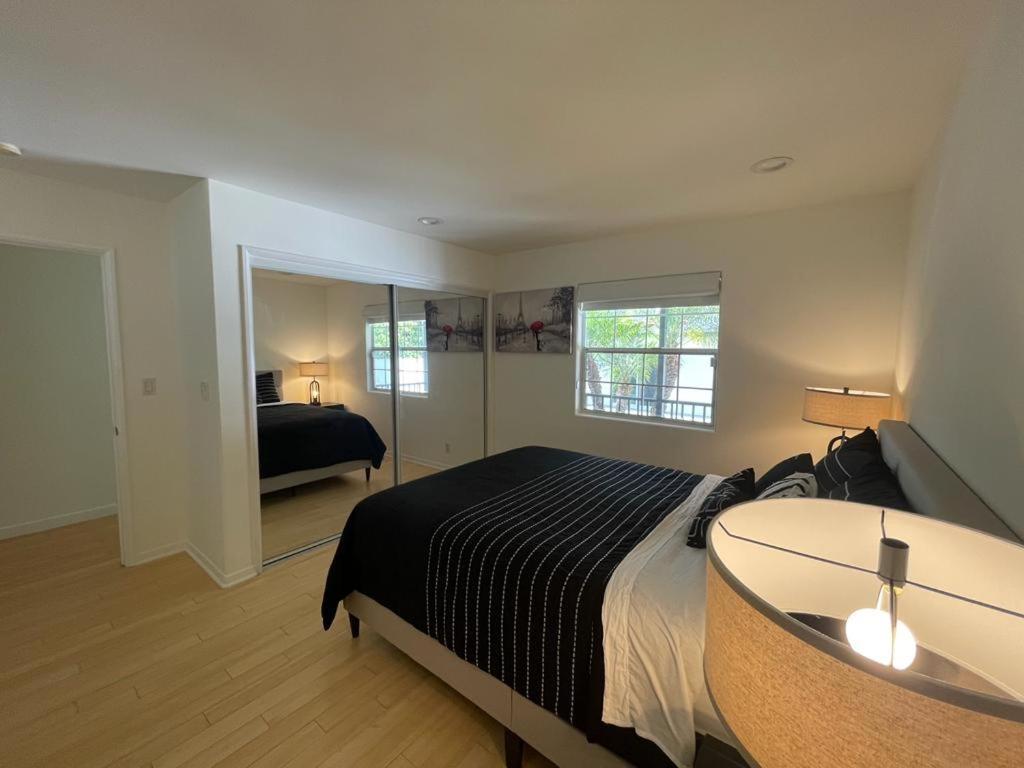 Charming Bright Traditional In Sherman Oaks Homestay *