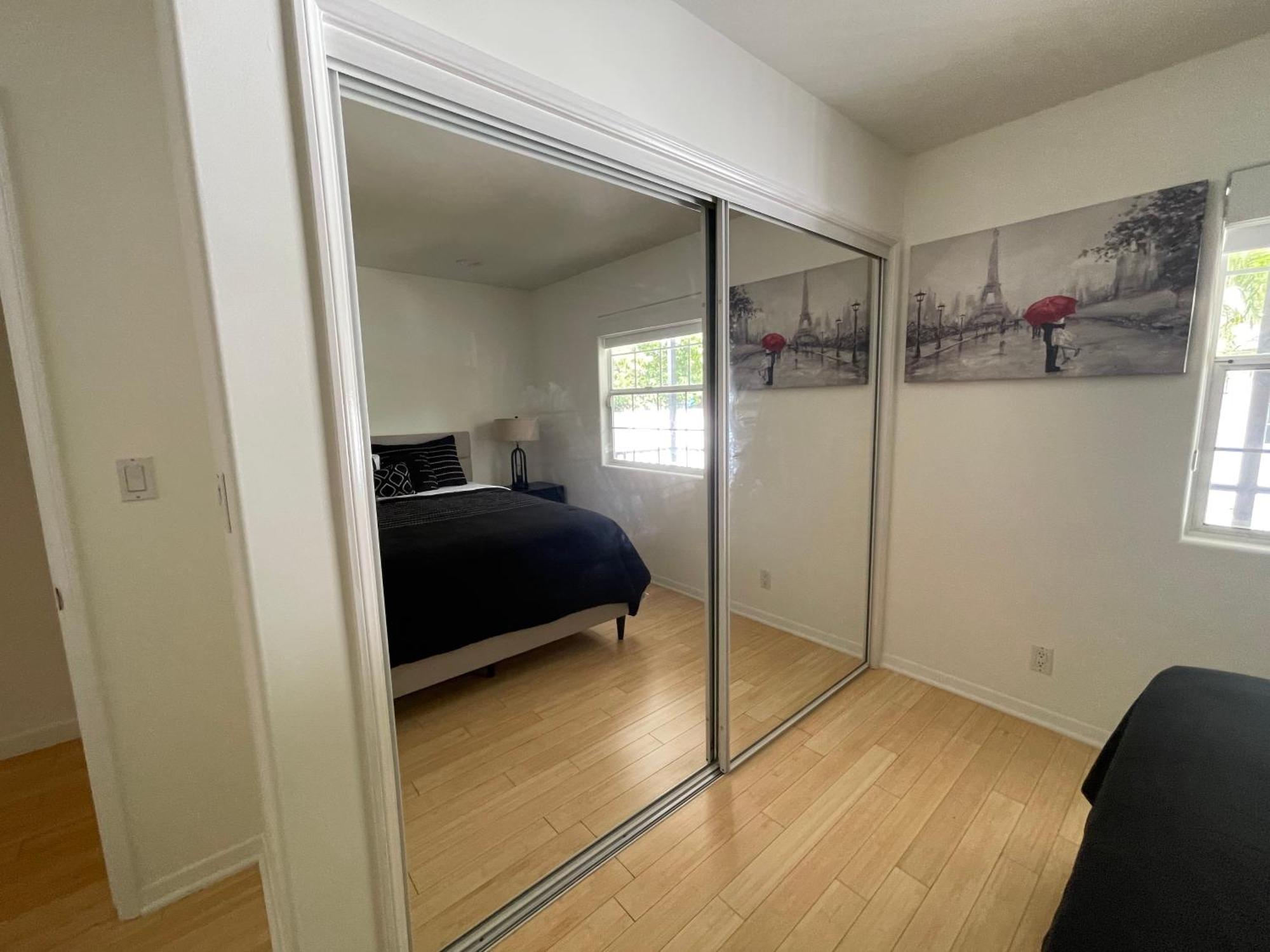 Homestay Charming Bright Traditional In Sherman Oaks