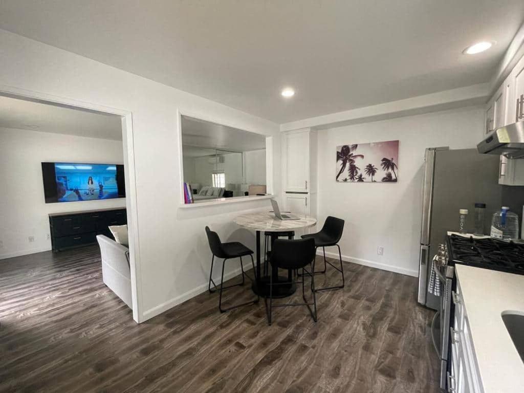 Homestay Charming Bright Traditional In Sherman Oaks Los Angeles