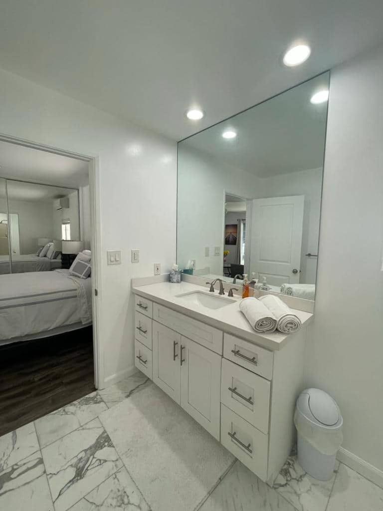 Homestay Charming Bright Traditional In Sherman Oaks Los Angeles