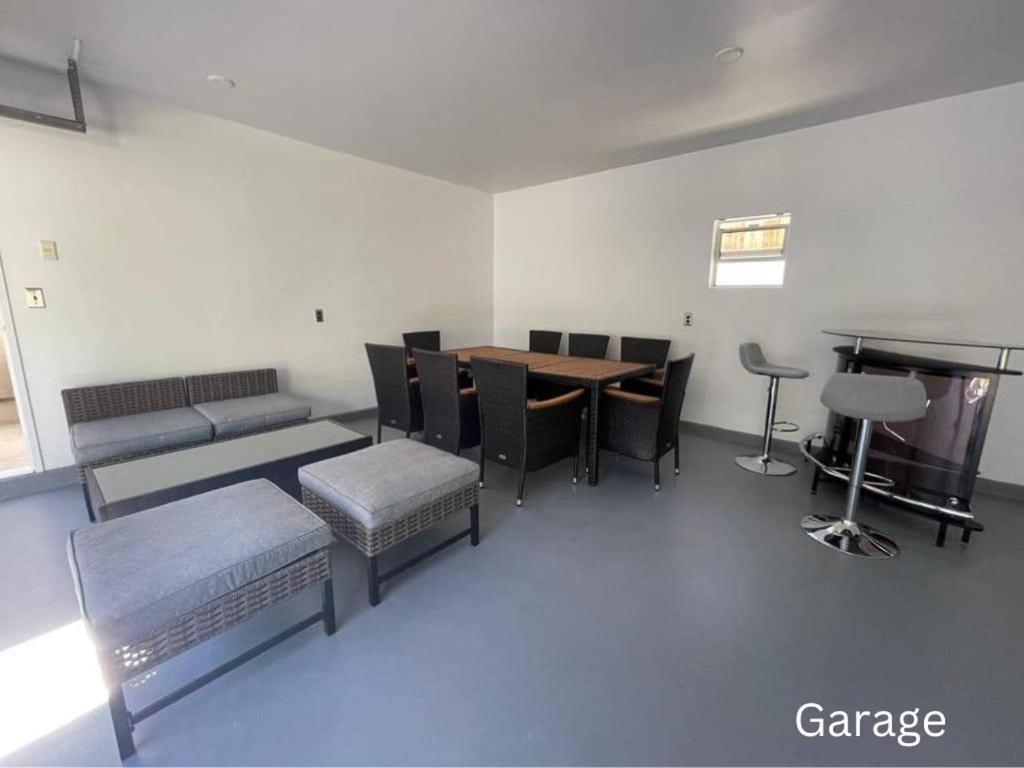 Charming Bright Traditional In Sherman Oaks Homestay