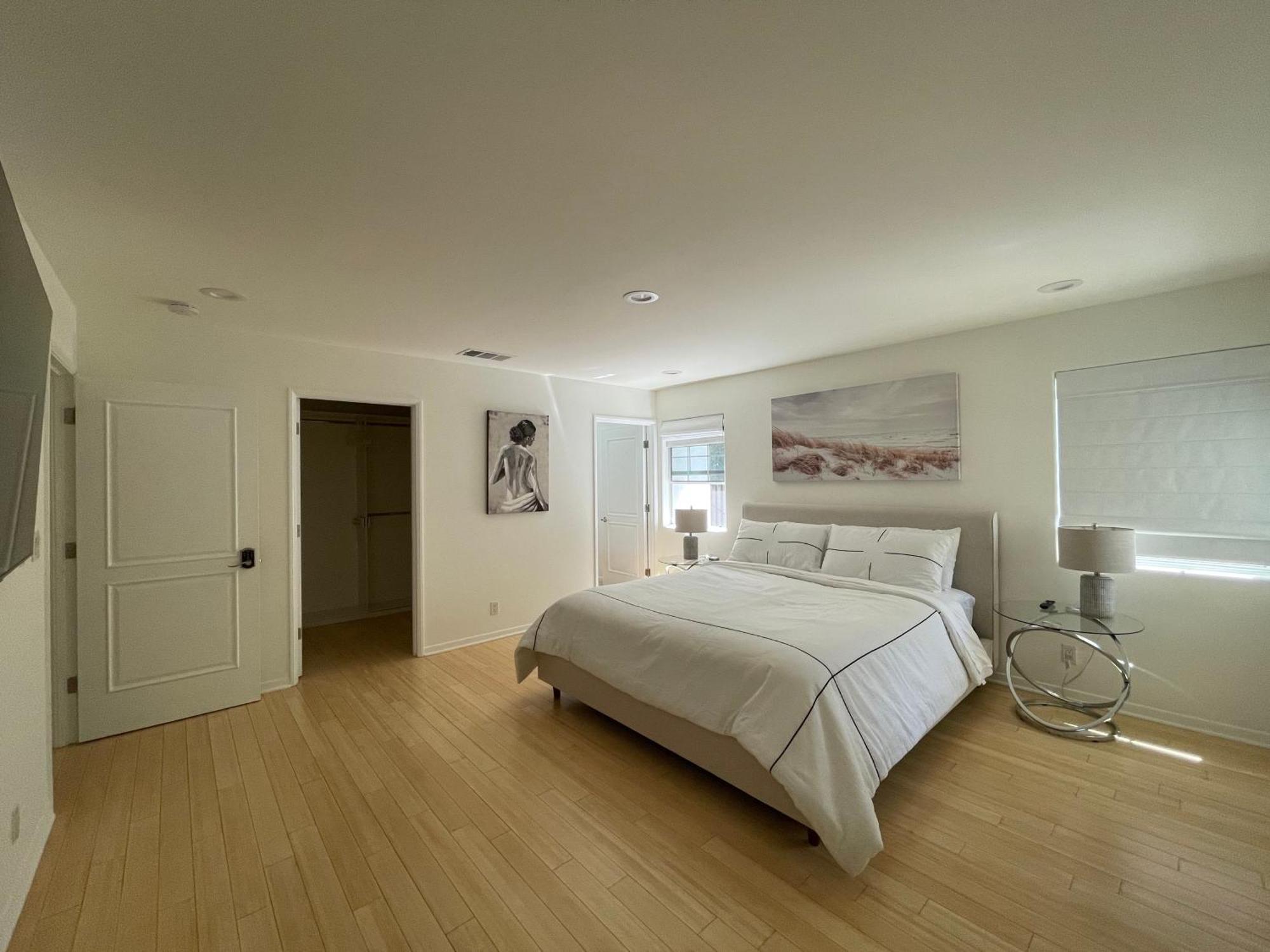 Charming Bright Traditional In Sherman Oaks