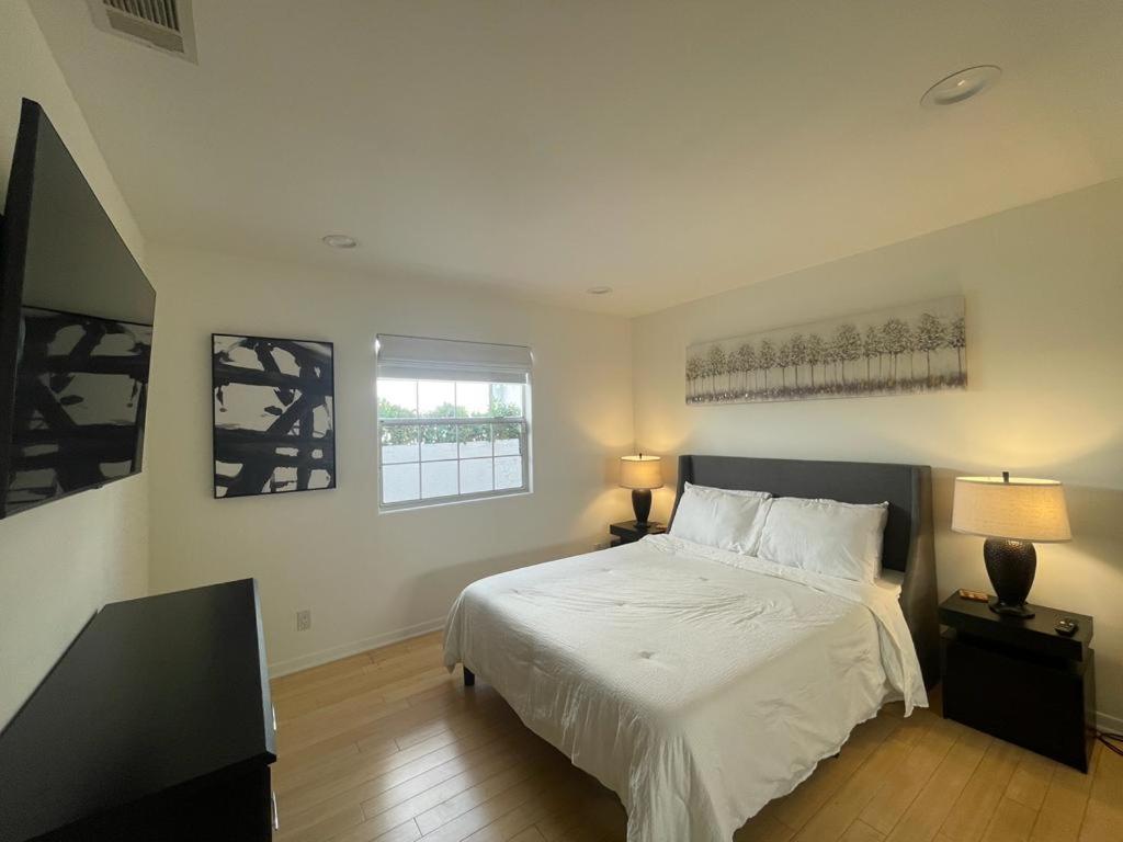 Homestay Charming Bright Traditional In Sherman Oaks