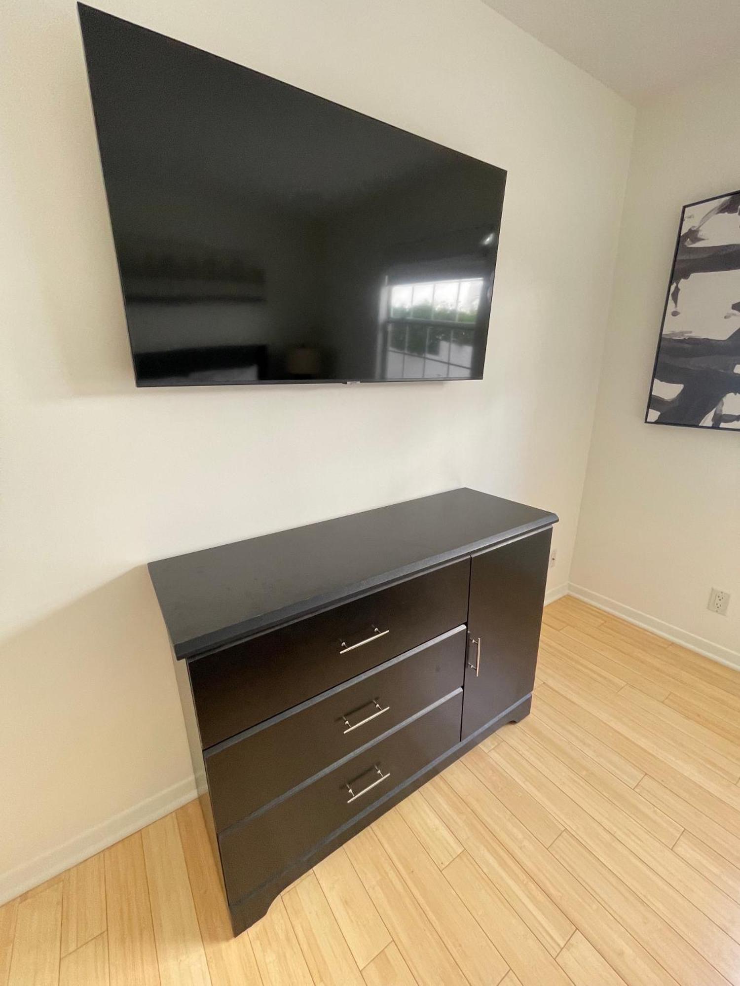 Charming Bright Traditional In Sherman Oaks *