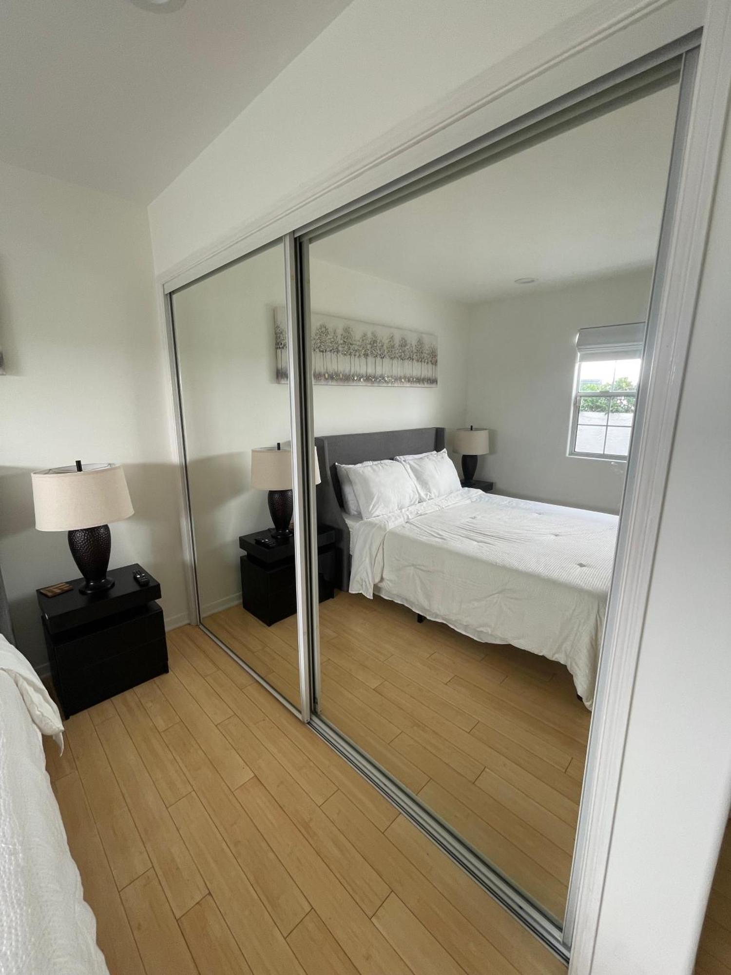 Homestay Charming Bright Traditional In Sherman Oaks *
