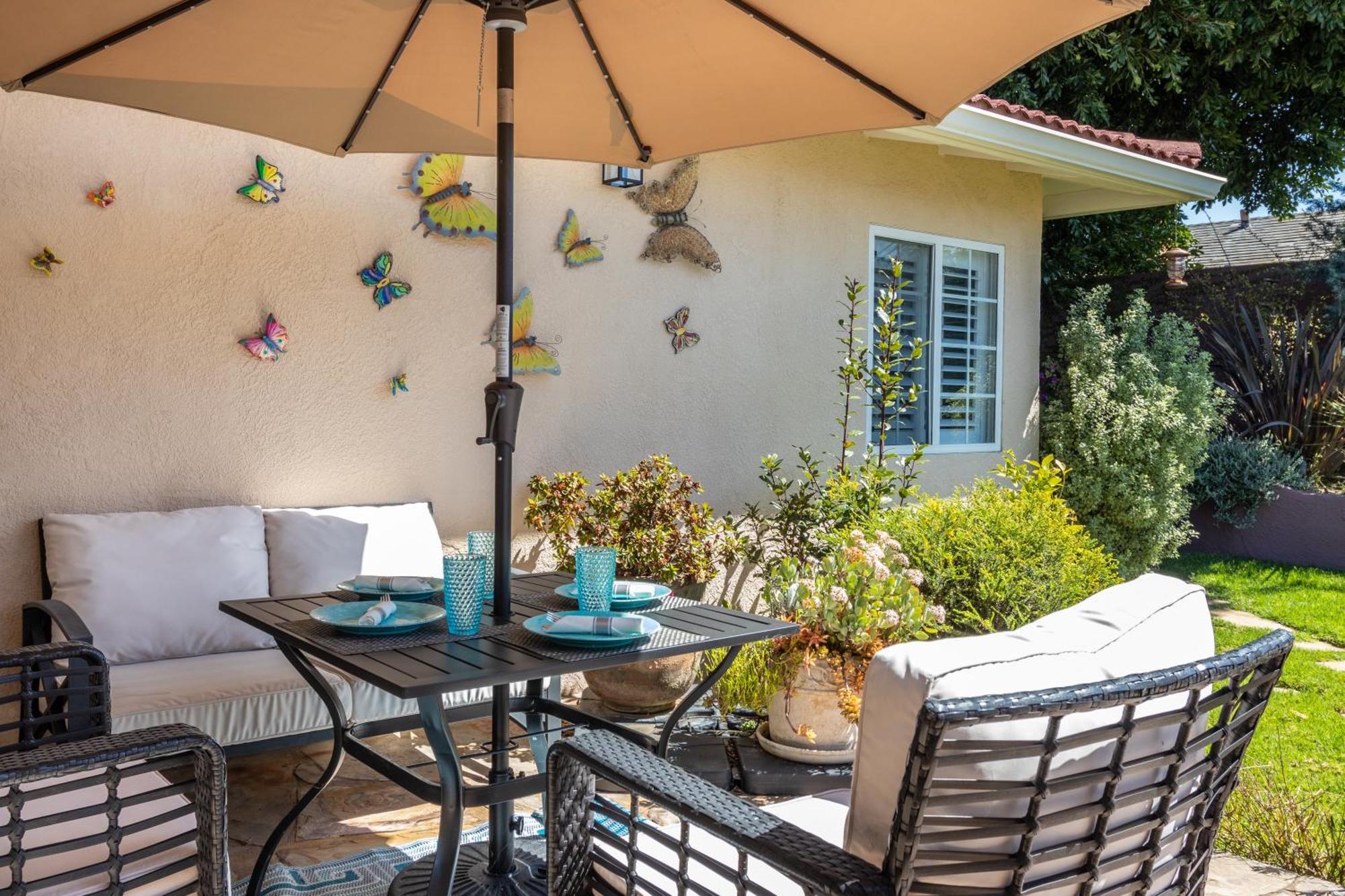 Stunning, Quiet Pvt Luxe Home! King Bed, Jacuzzi, Fire Pit, Bbq! Beautiful! *