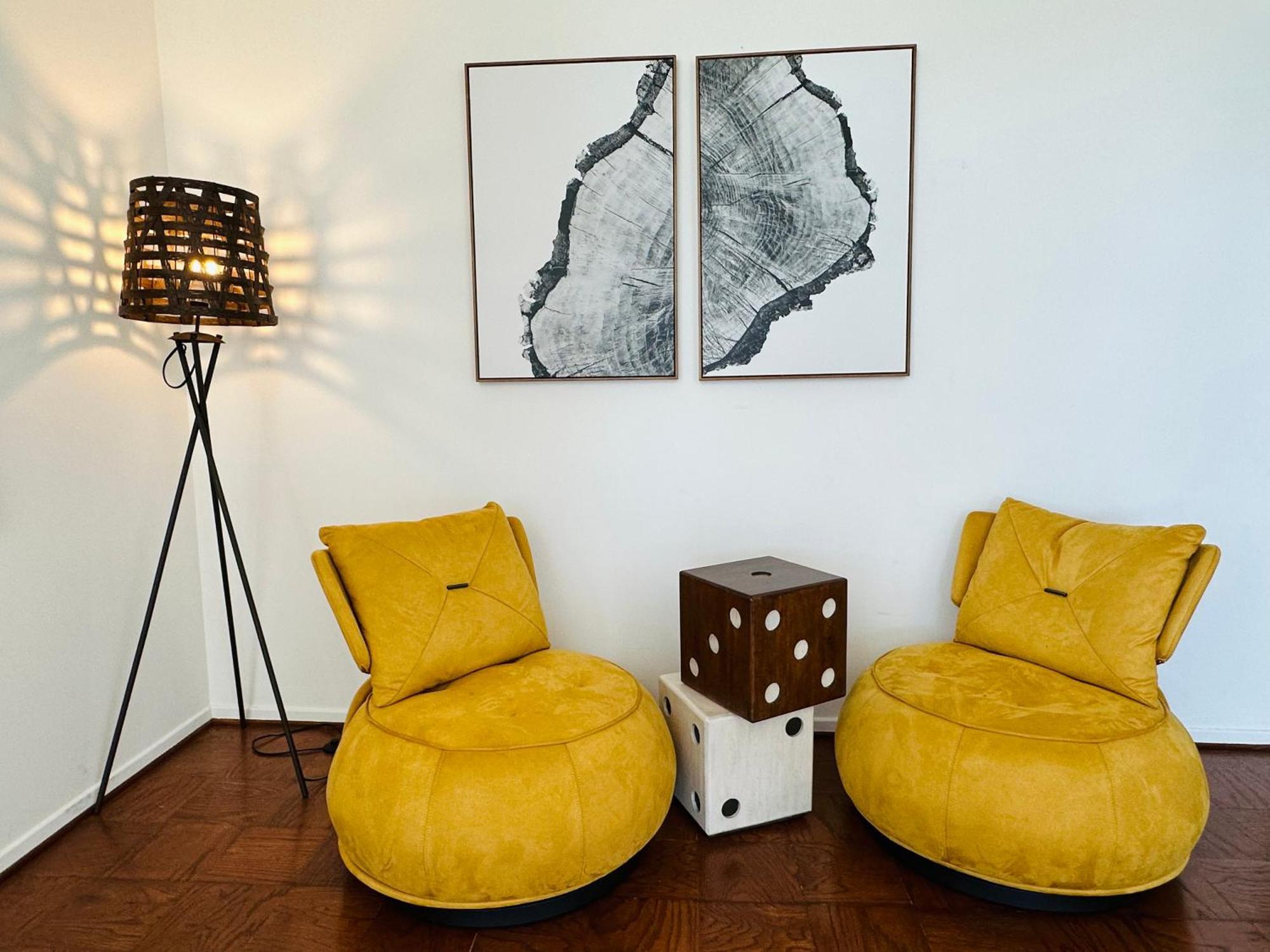 Urban Oasis: Stylish Mid-century In Weho Holiday home Los Angeles