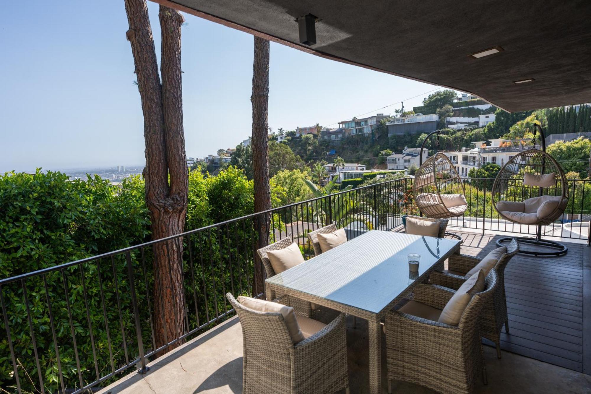 Urban Oasis: Stylish Mid-century In Weho