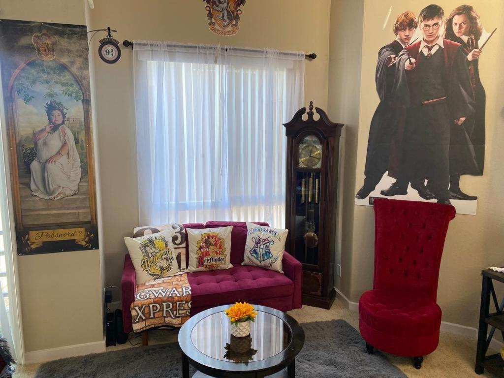 Apartment Mario, Harry Potter, & Not Themed Loft Universal 10min Loft