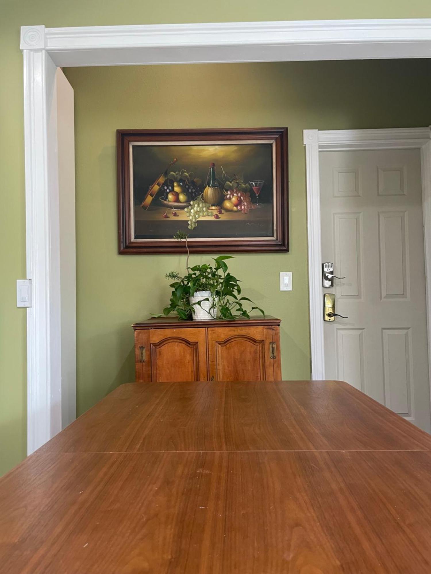 Homestay Private In Angeles With Wifi, Tv, And View Of Hollywood Sign & Shared Kitchen *