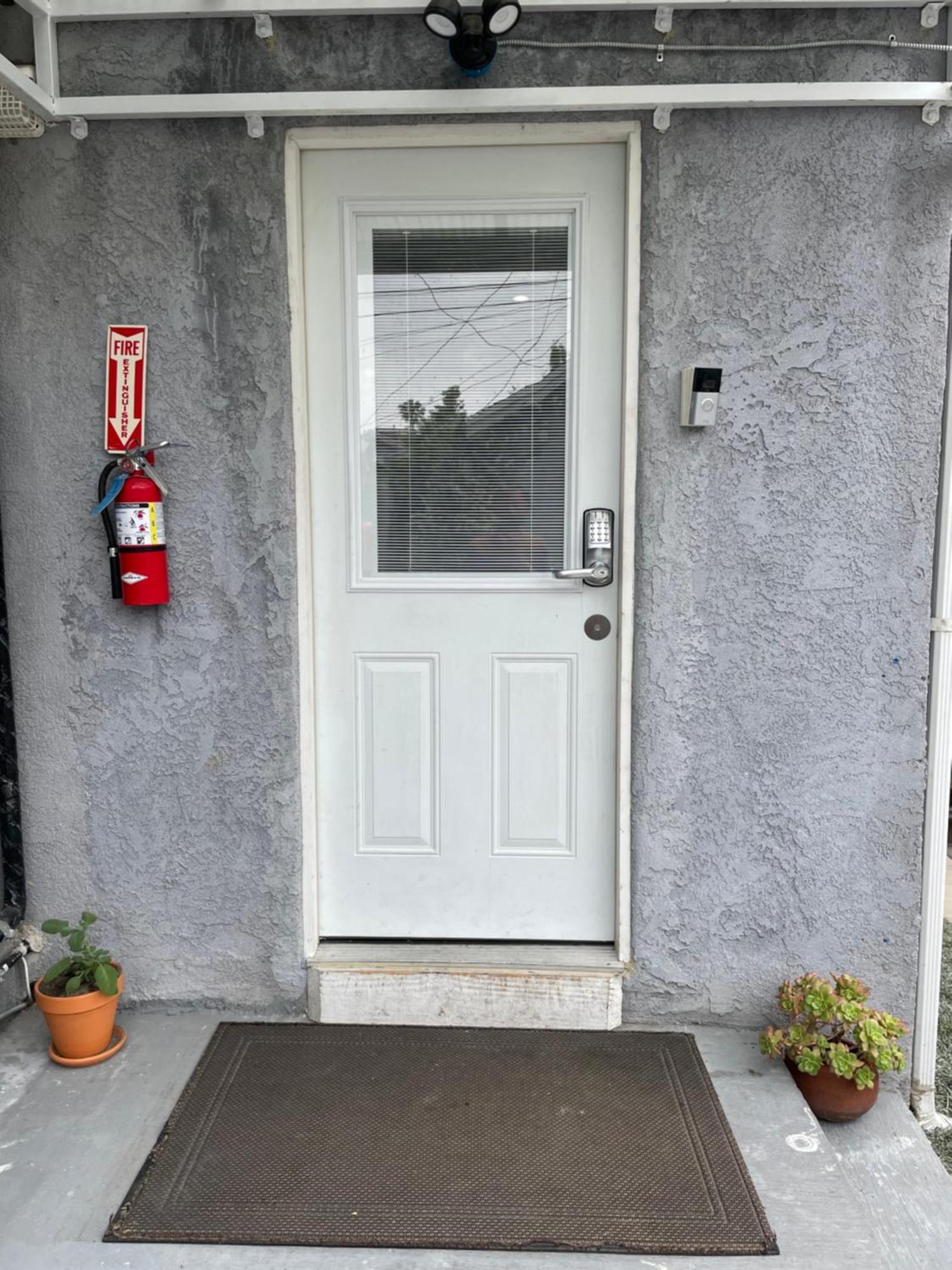 Private In Angeles With Wifi, Tv, And View Of Hollywood Sign & Shared Kitchen Homestay *