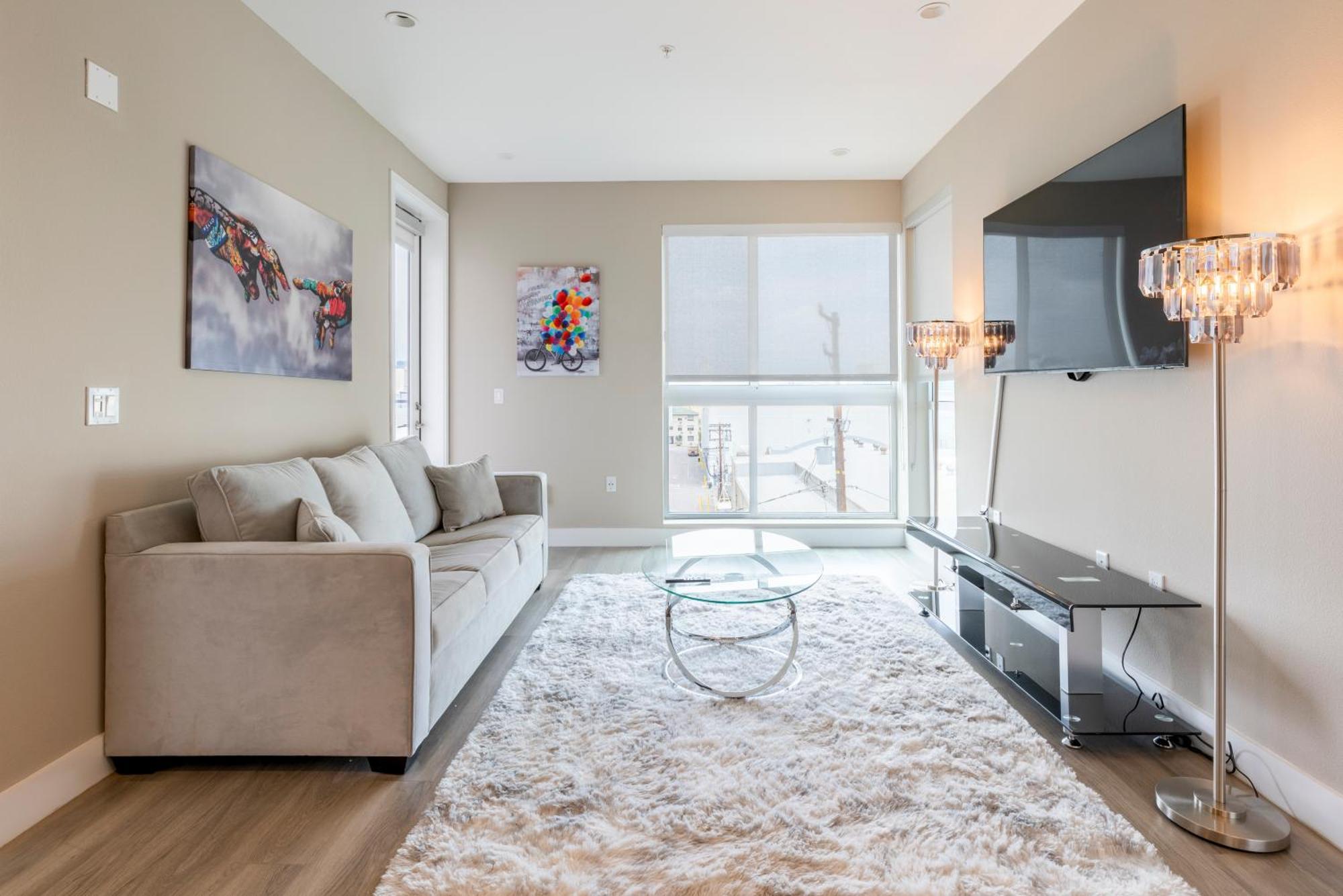 Apartment 2br New Construction Modern Luxury Views, Pool & Patio