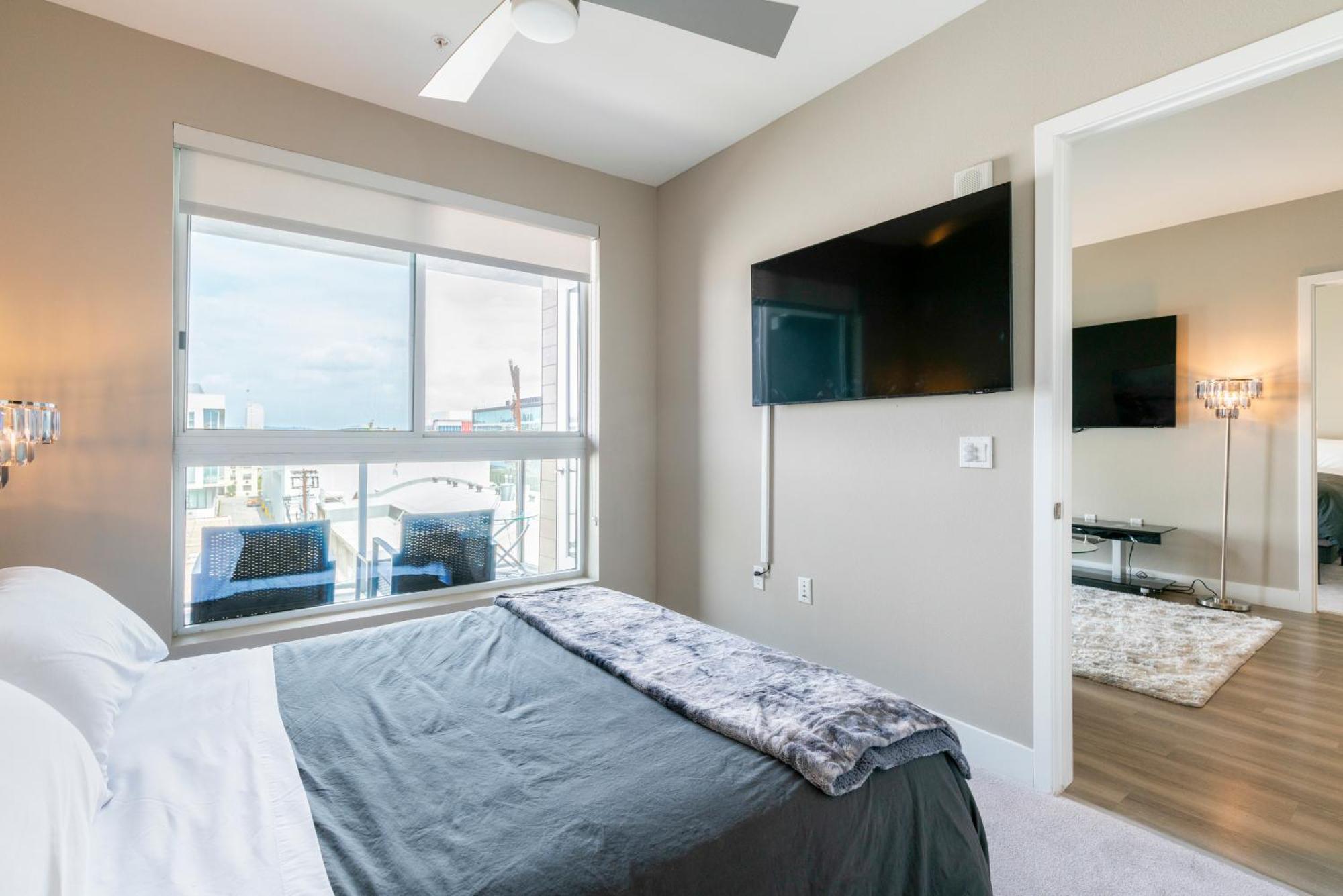 2br New Construction Modern Luxury Views, Pool & Patio Apartment