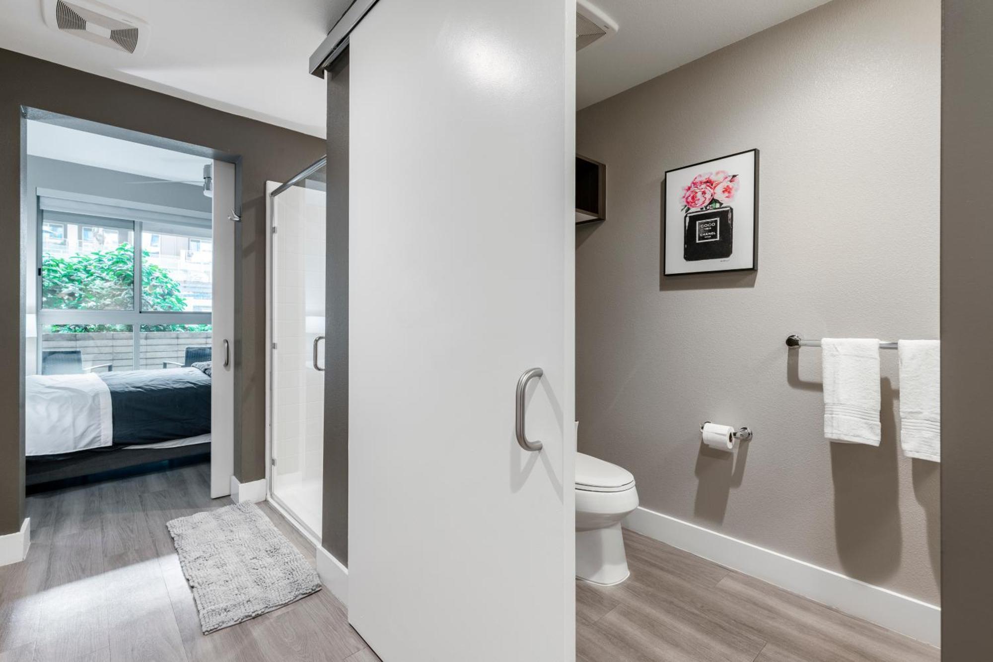 Brand New Weho Luxury Apartment *
