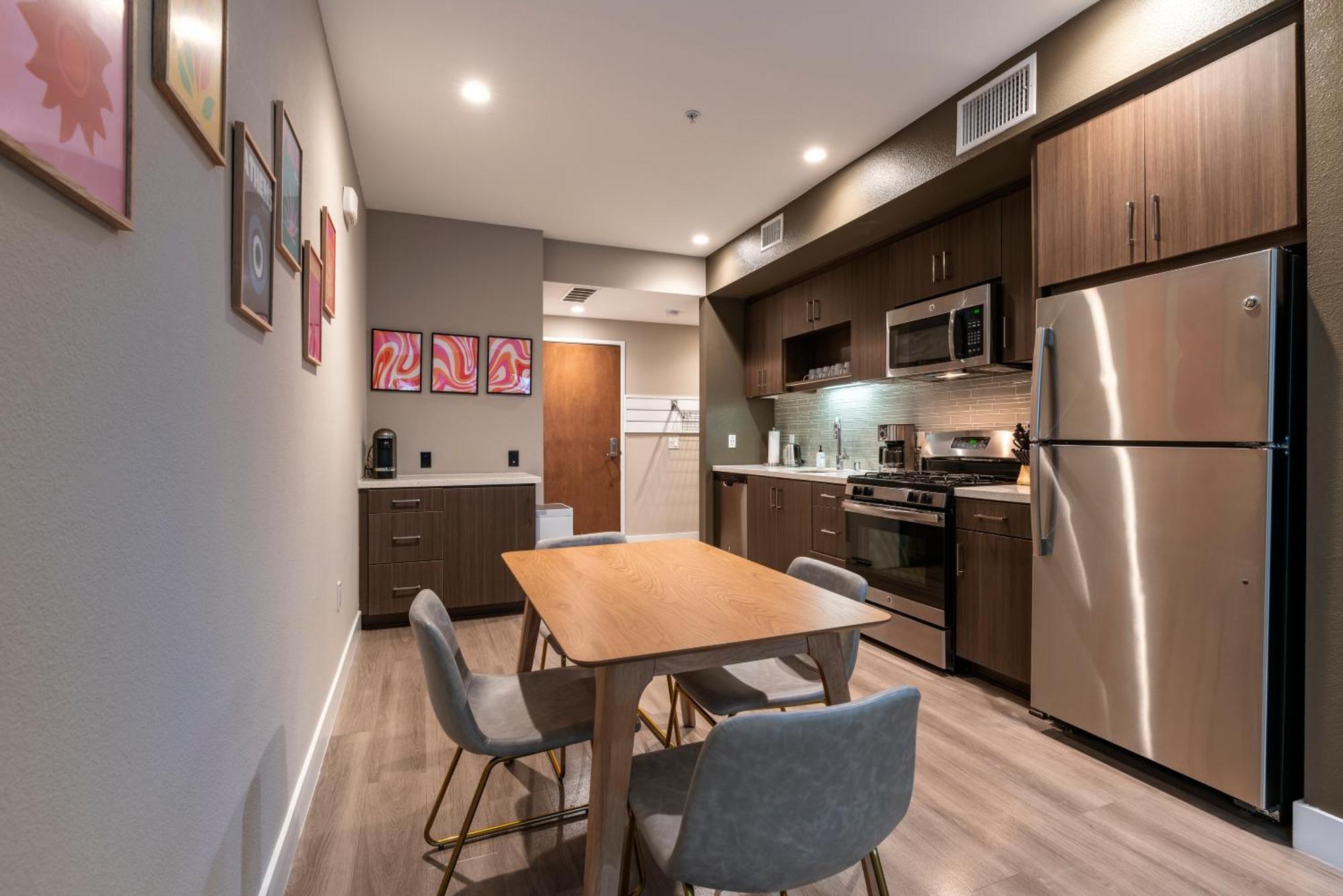 Brand New Weho Luxury Apartment *