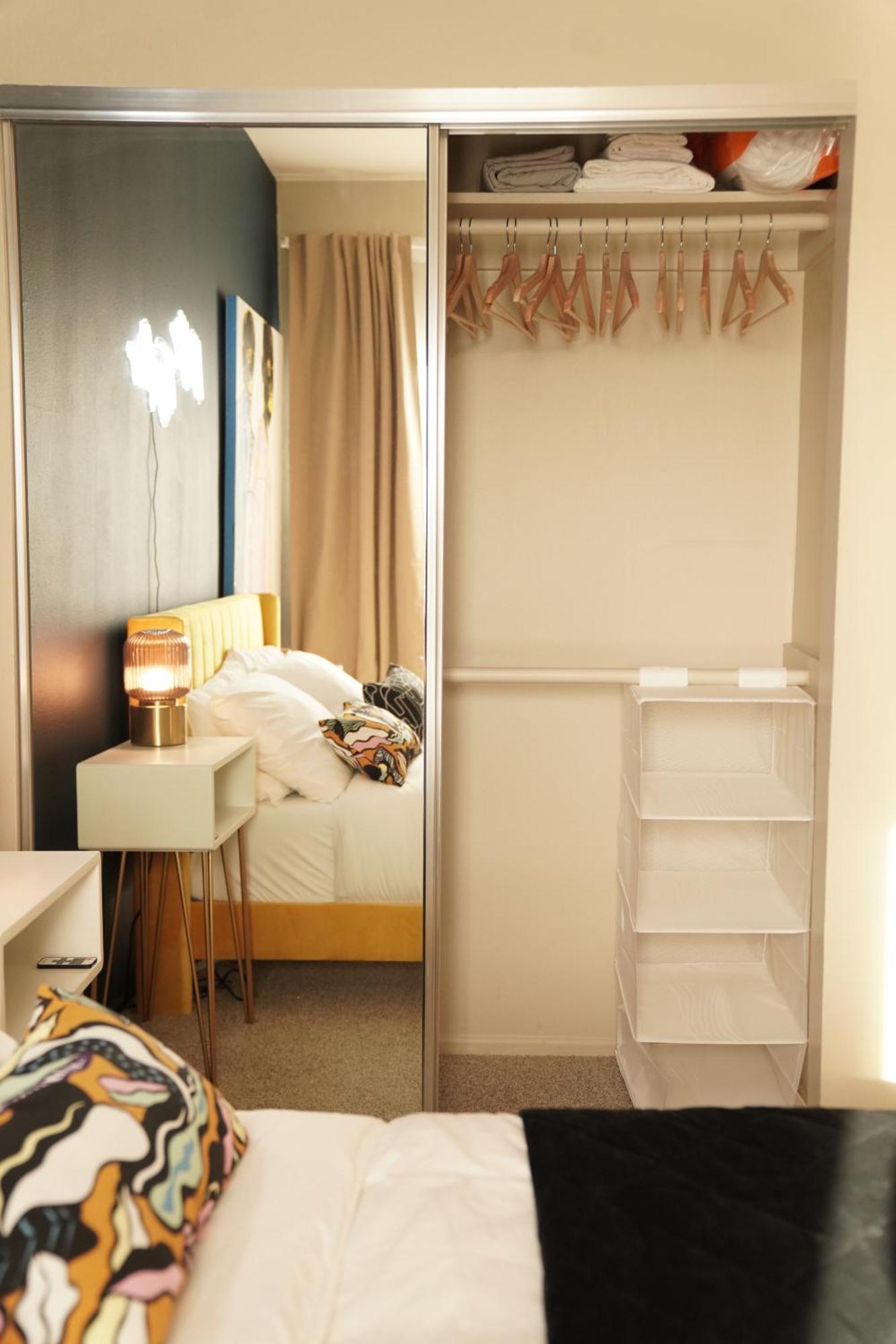 Lux Oasis In West Hollywood, Free Parking & Swimming Pool Apartment *