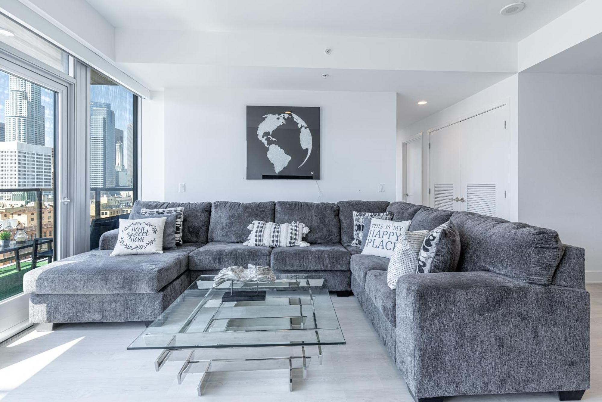 Top Floor 3 Bed 3 Bath Penthouse Living In Luxury Apartment Los Angeles