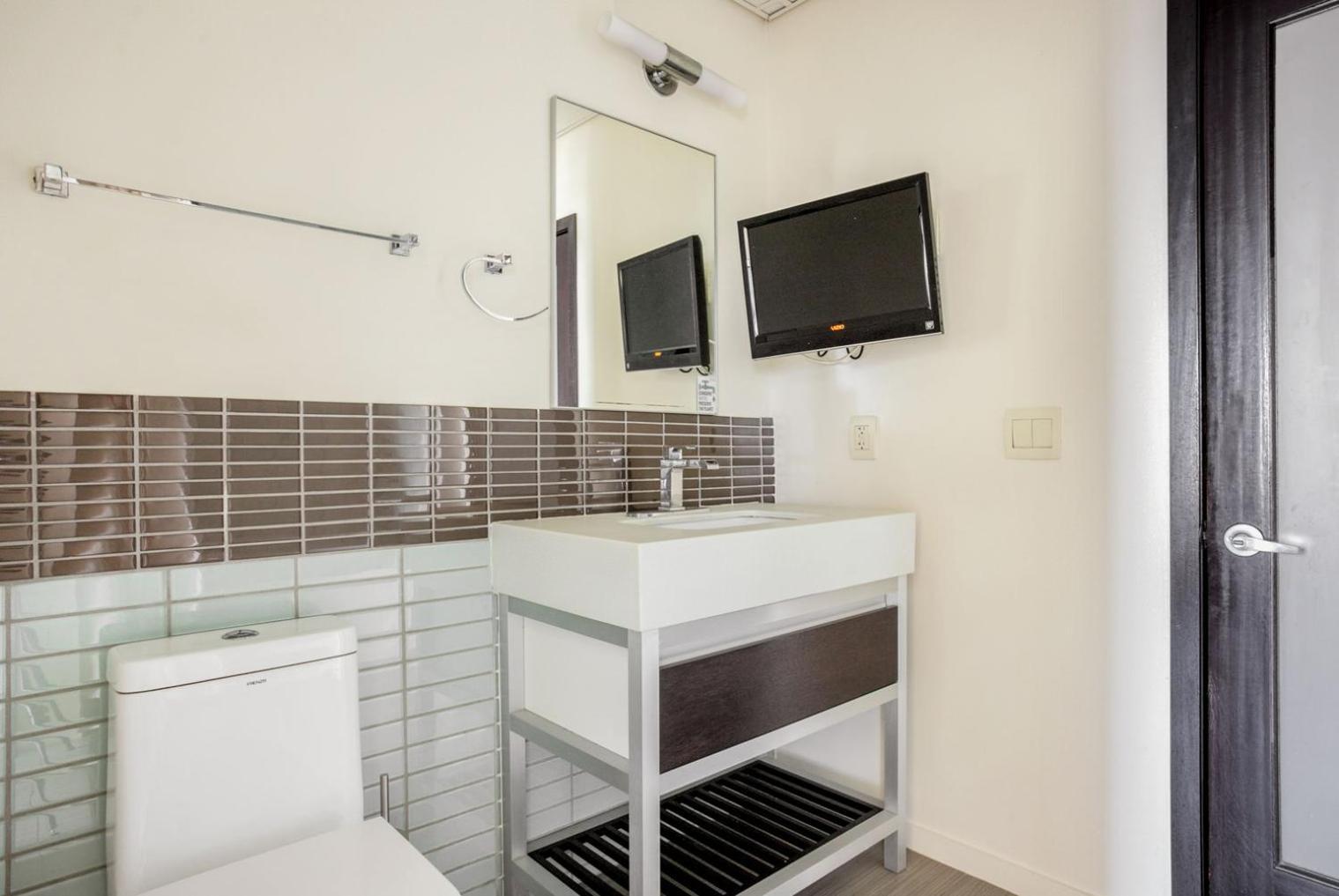 Downtown 2br W Pool Gym Wd Nr Convention Center Lax-1040 Los Angeles