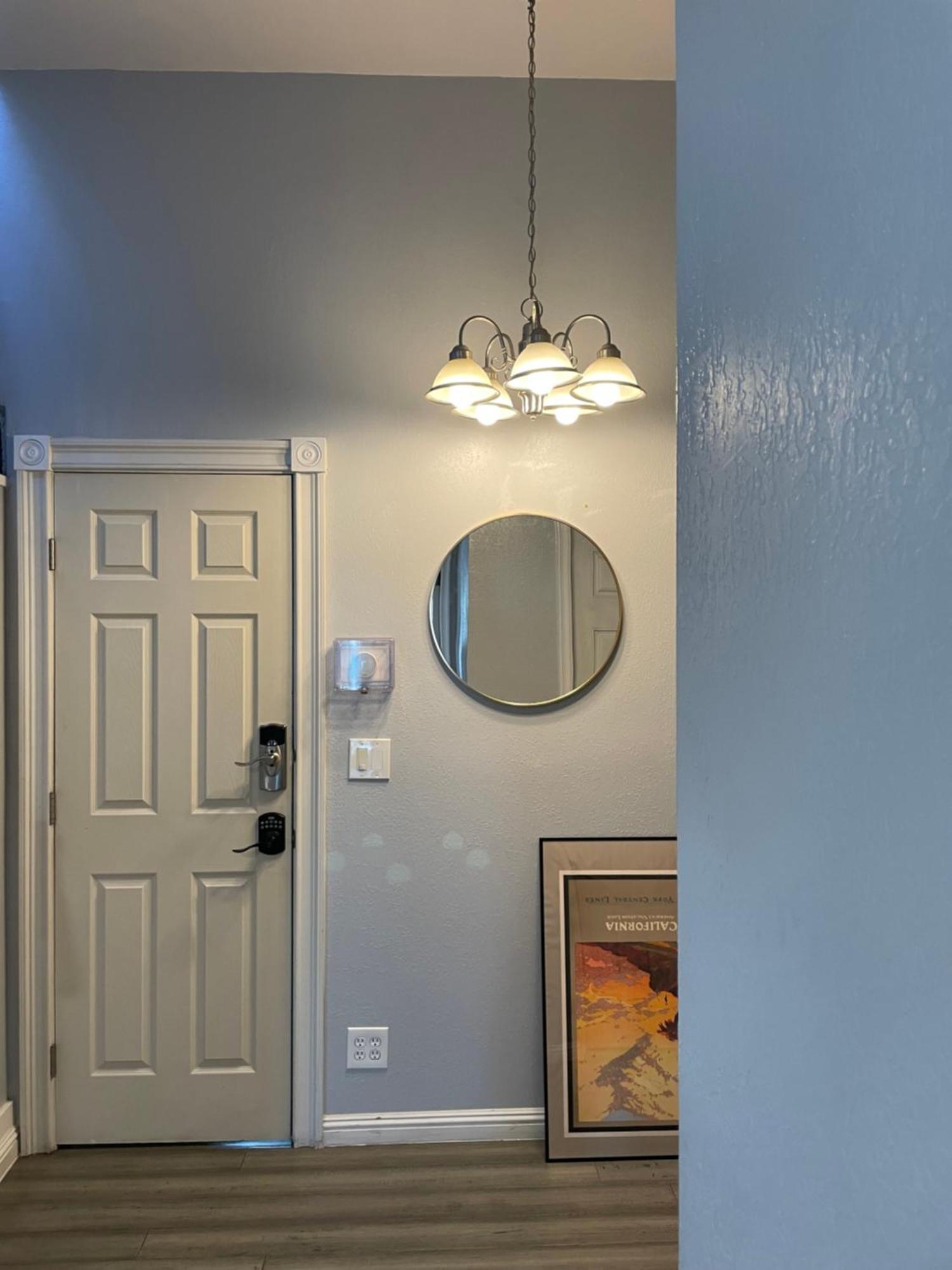 Private La Bedroom W Private Half-bathroom - Ac - Wifi - Private Fridge -smart Tv