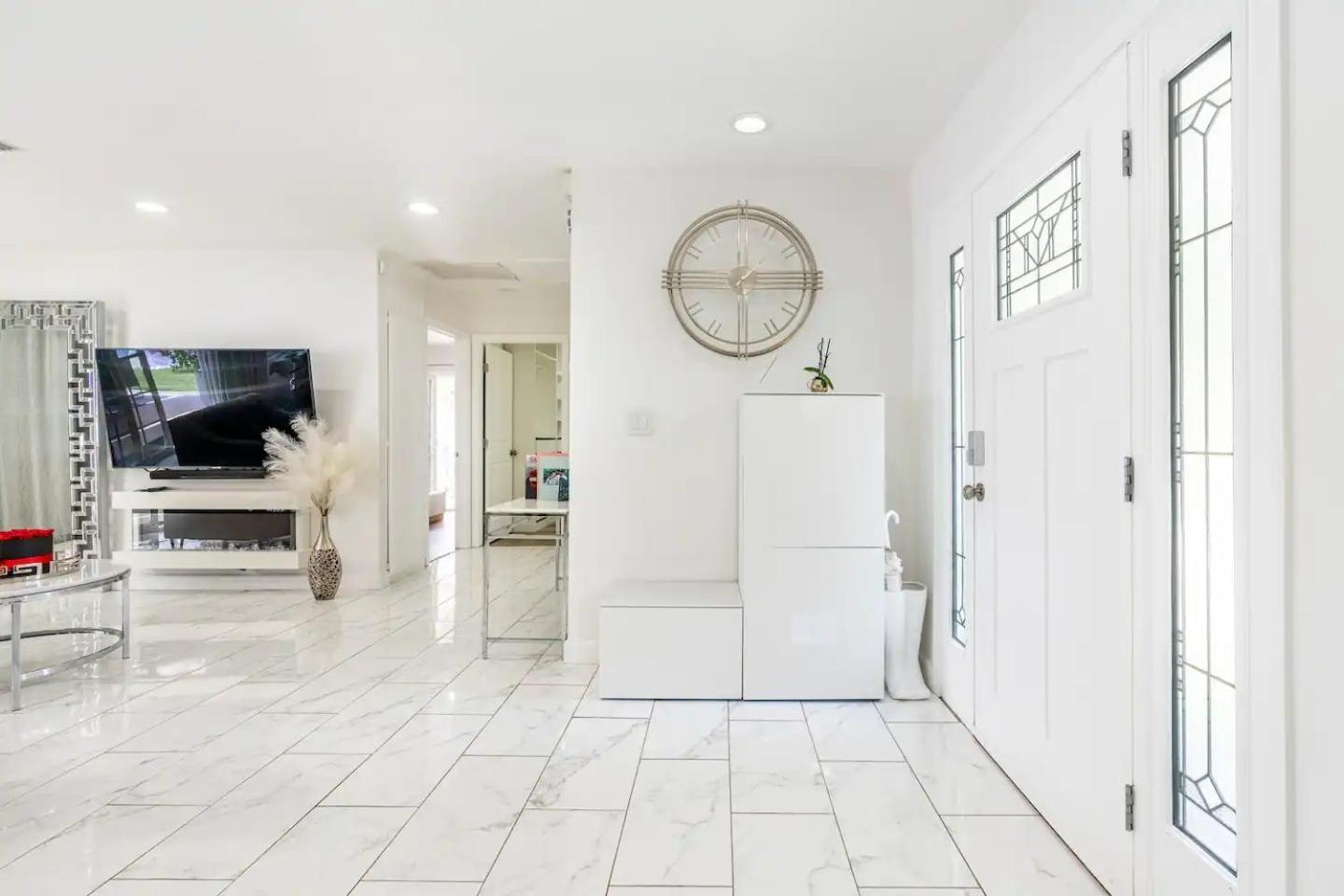 New Luxury Entertaining House With Pool Sauna Tesla Charger Pets Holiday home Los Angeles