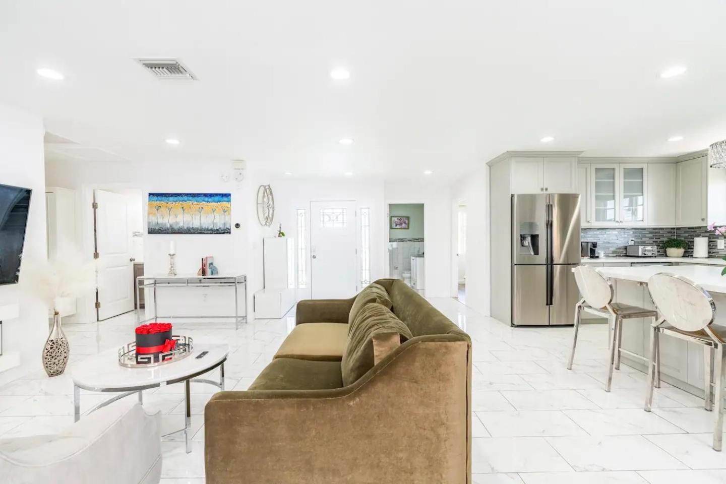 New Luxury Entertaining House With Pool Sauna Tesla Charger Pets *