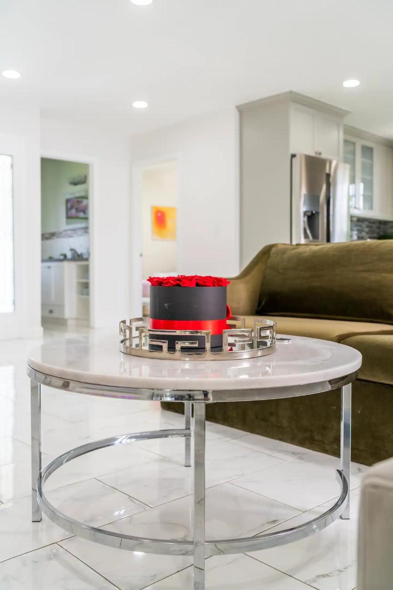 Holiday home New Luxury Entertaining House With Pool Sauna Tesla Charger Pets