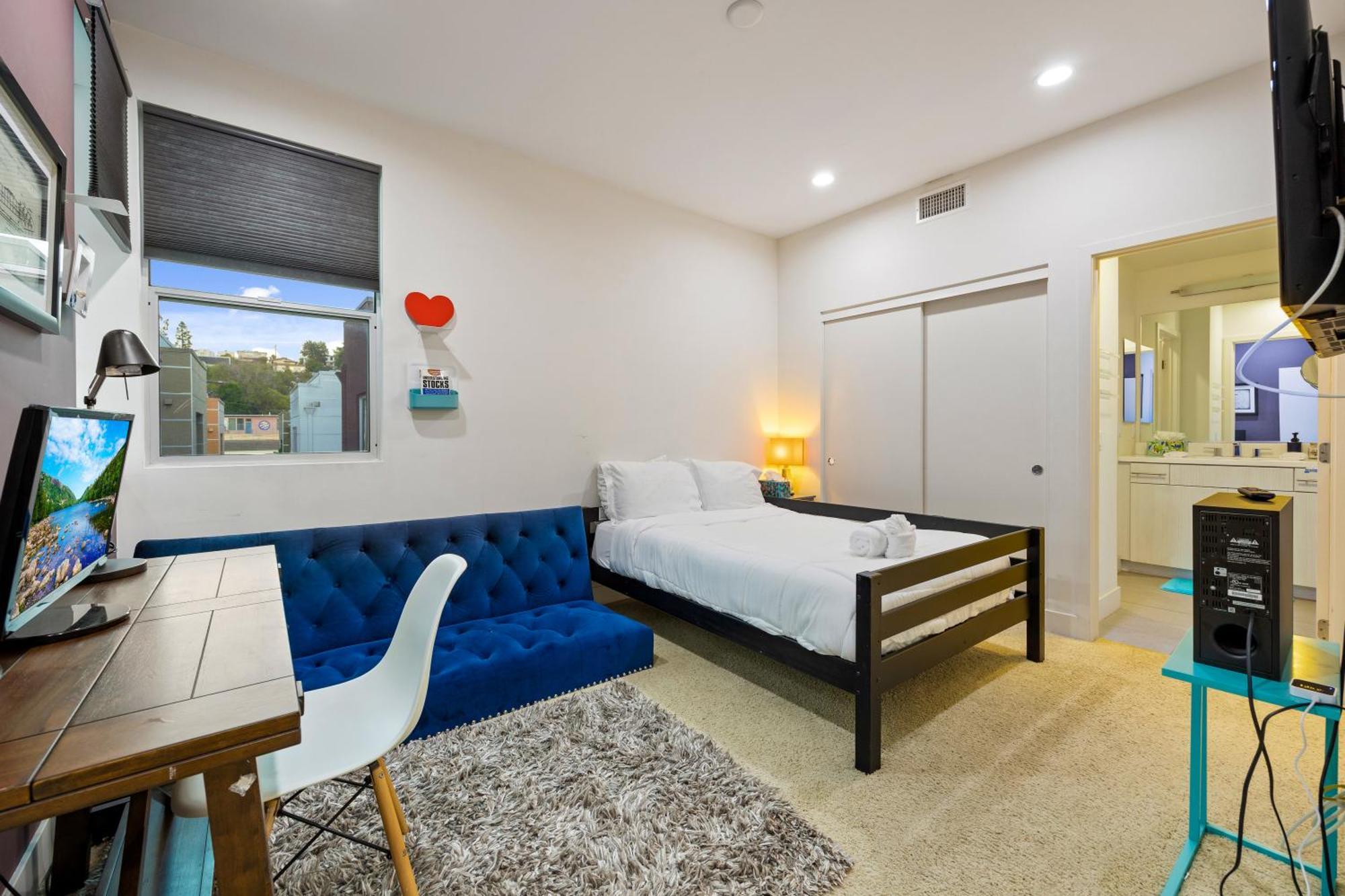 Villa Chic Silver Oasis With Breathtaking Skyline Views, Private Rooftop & Garage *